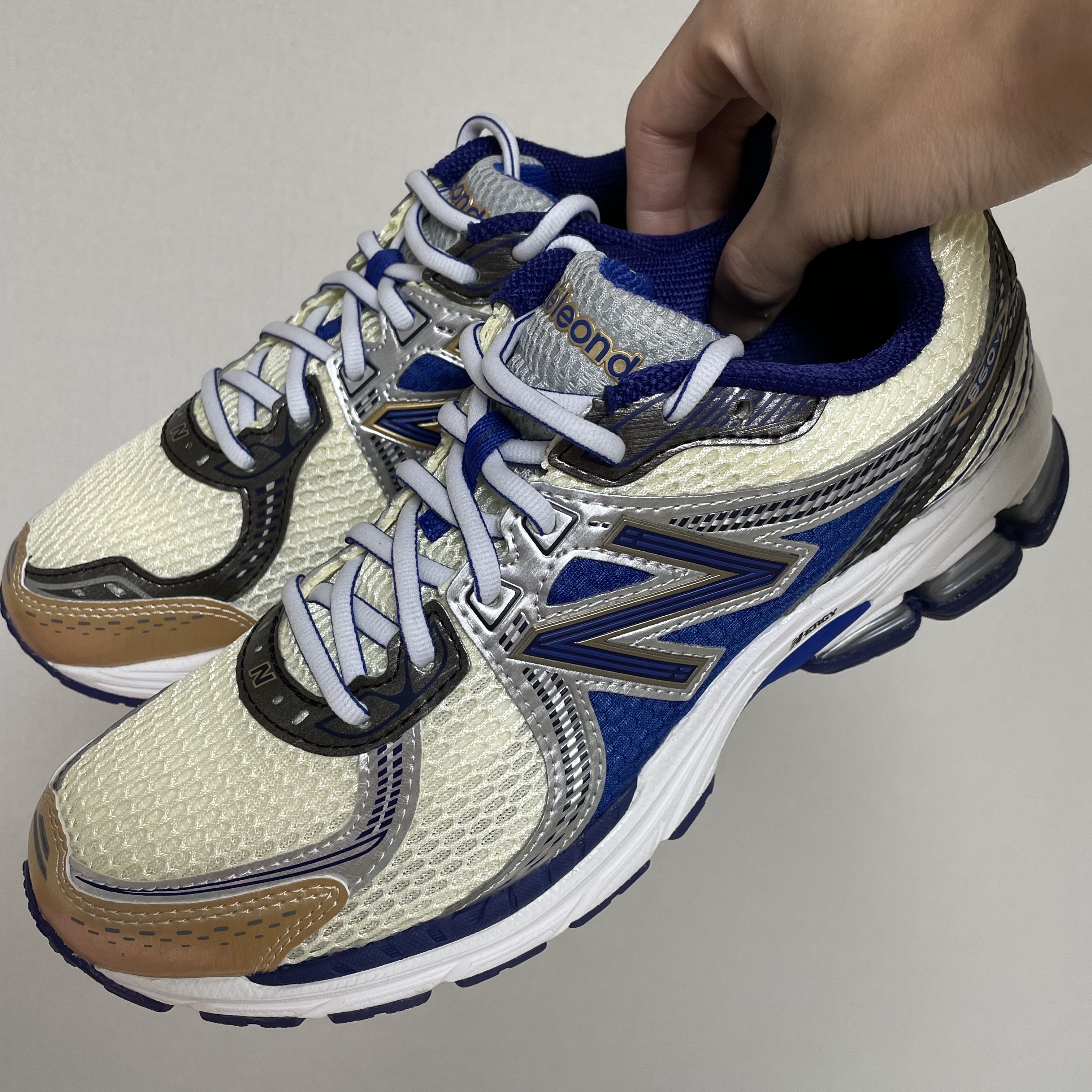 New Balance x Aime Leon Dore 860v2 Blue 착용 스타일 - 3
