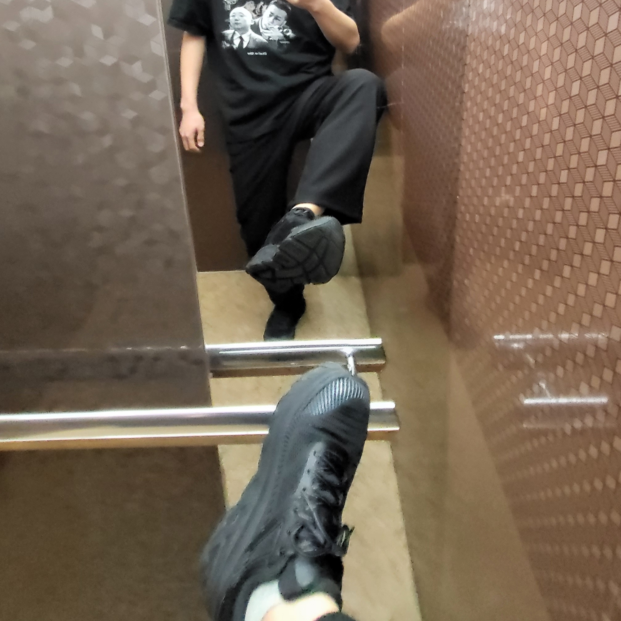 Hoka Bondi 7 Black 착용 스타일