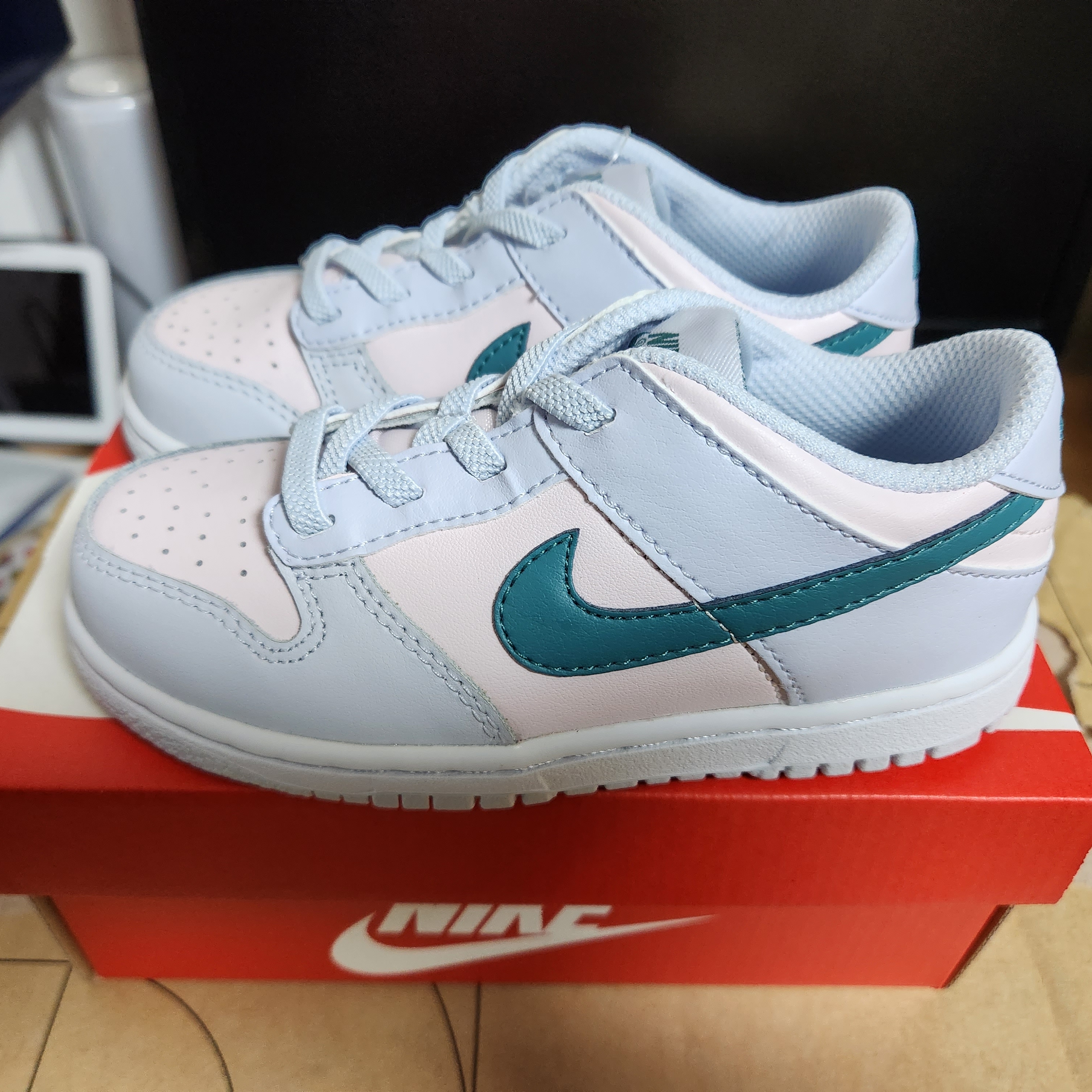 (TD) Nike Dunk Low Football Grey Mineral Teal 착용 스타일 - 2