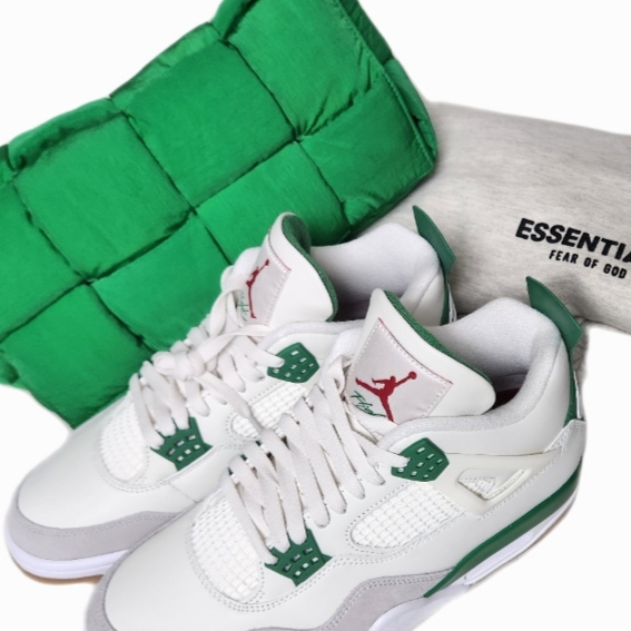 Jordan 4 x Nike SB Retro SP Pine Green, Bottega Veneta Padded Tech Cassette Parakeet 착용 스타일