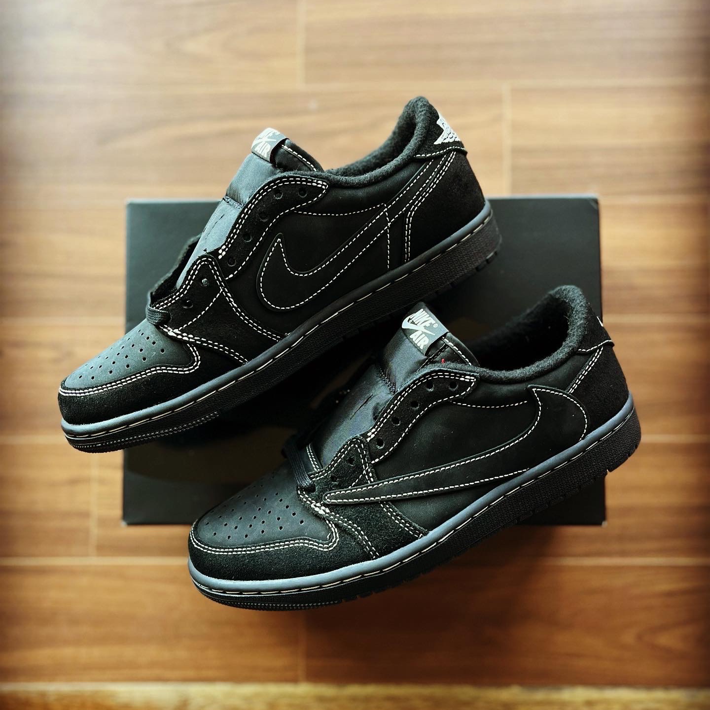 Jordan 1 x Travis Scott Retro Low OG SP Black Phantom 착용 스타일