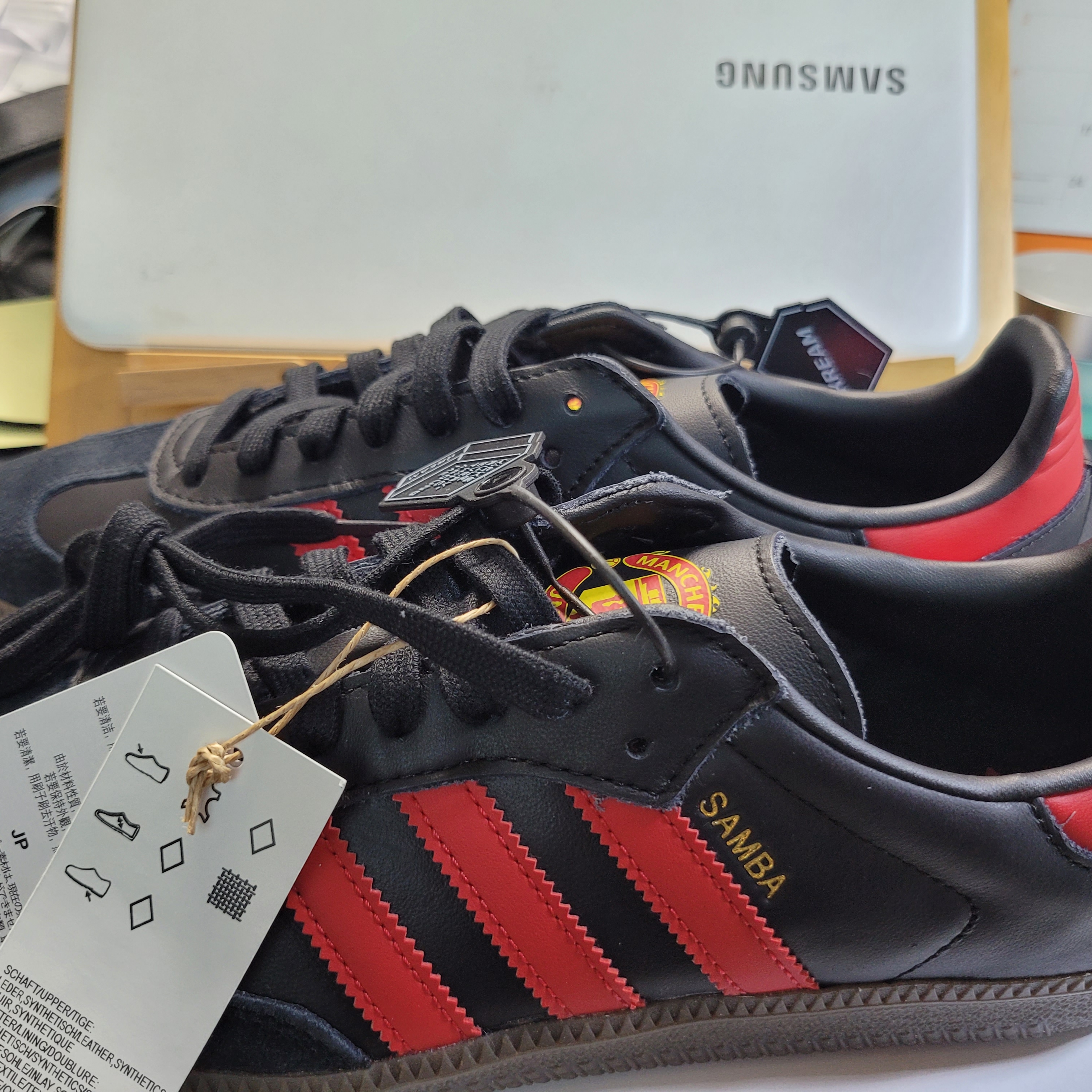 Adidas Samba Manchester United 착용 스타일 - 1