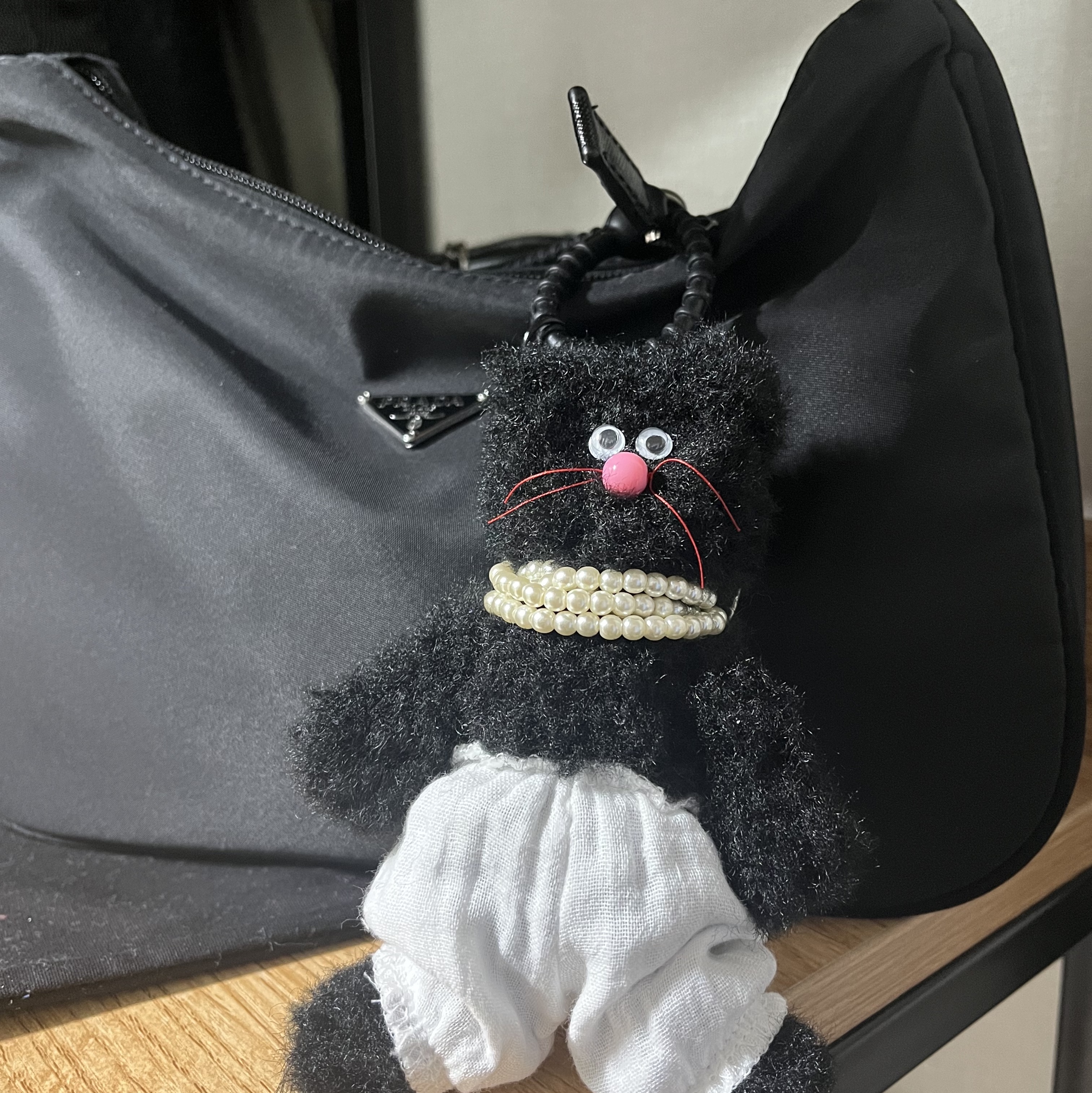 Monamhee Beulpingi Keyring with White Pants Black 착용 스타일 - 3