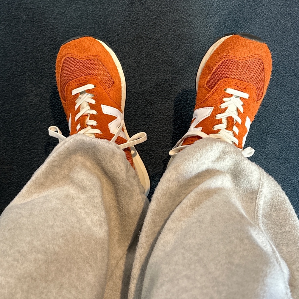 New Balance 574 Heritage Orange Burst White 착용 스타일 - 1