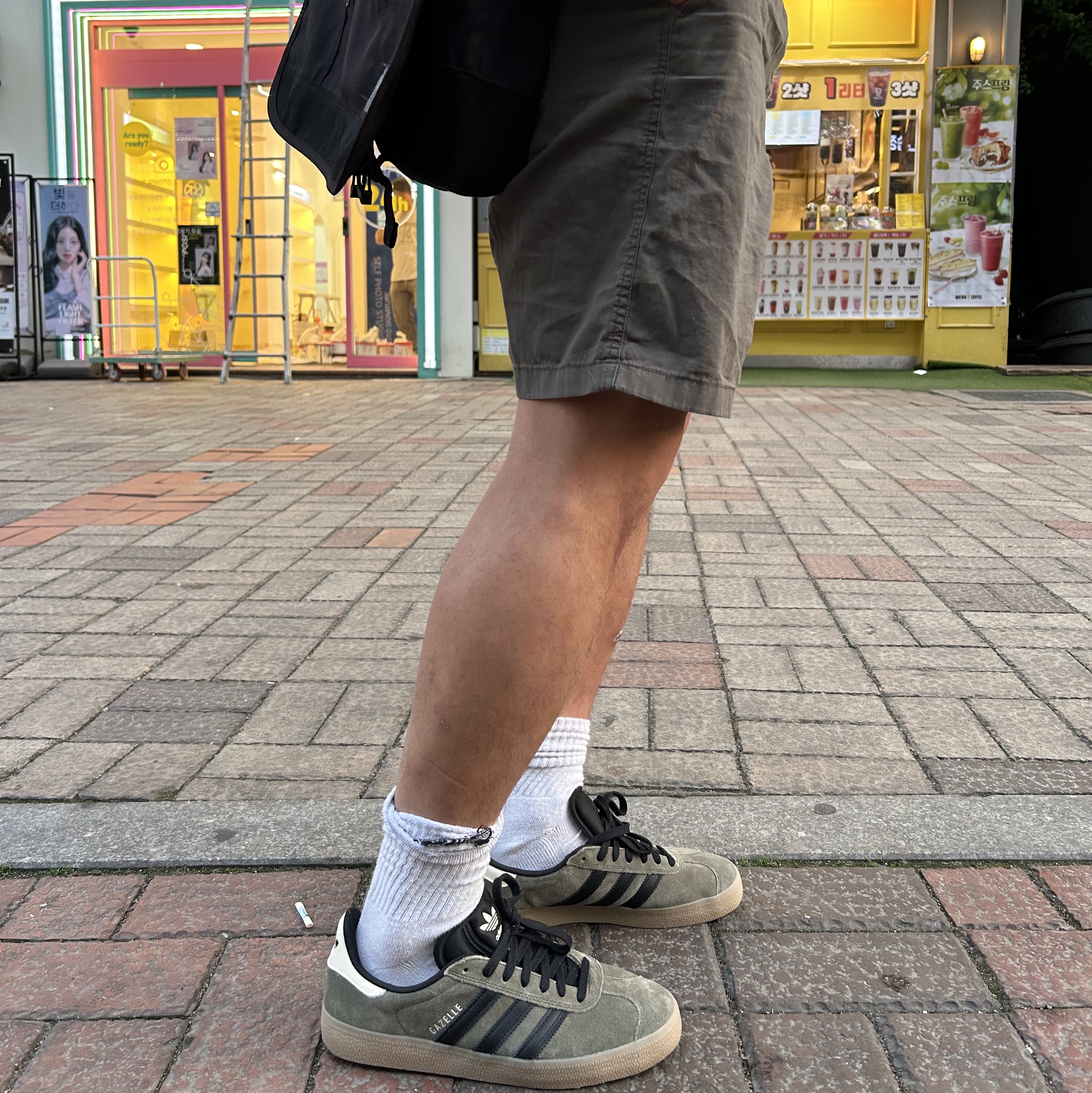 Adidas Gazelle ADV Olive Strata Core Black 착용 스타일