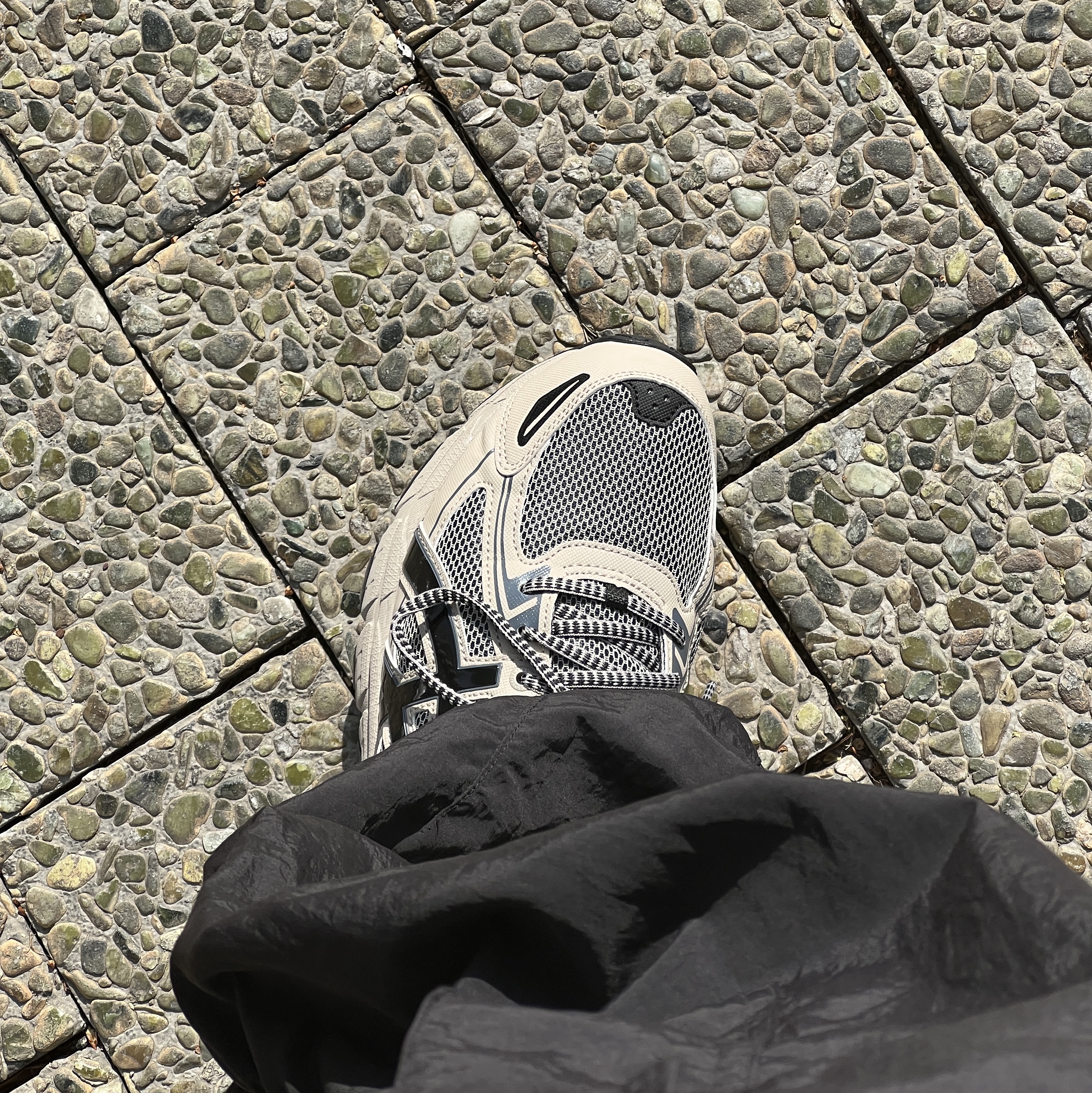 Asics Gel-Venture 6 Feather Grey Black 착용 스타일