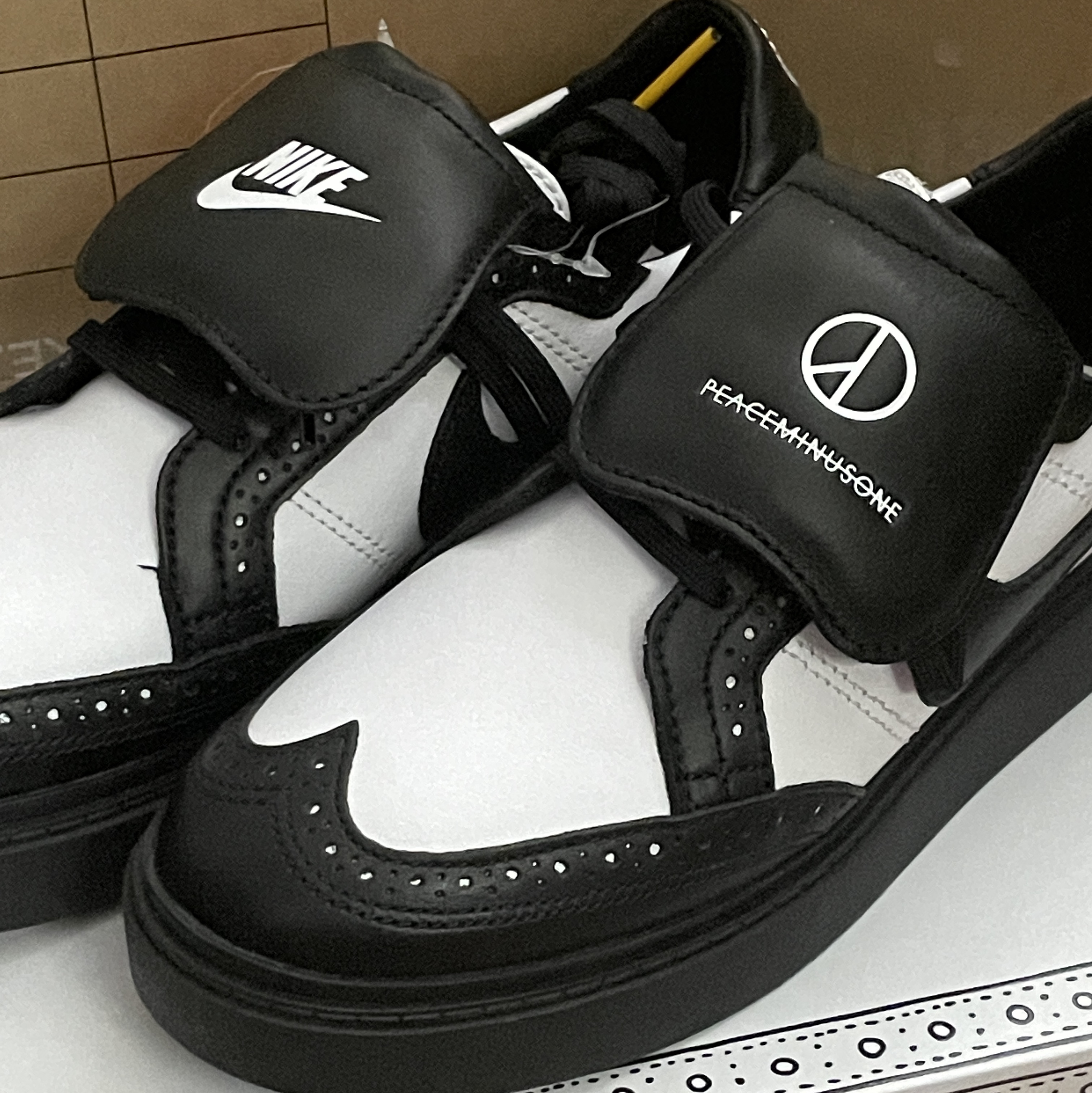Nike x Peaceminusone Kwondo1 Black and White 착용 스타일 - 1