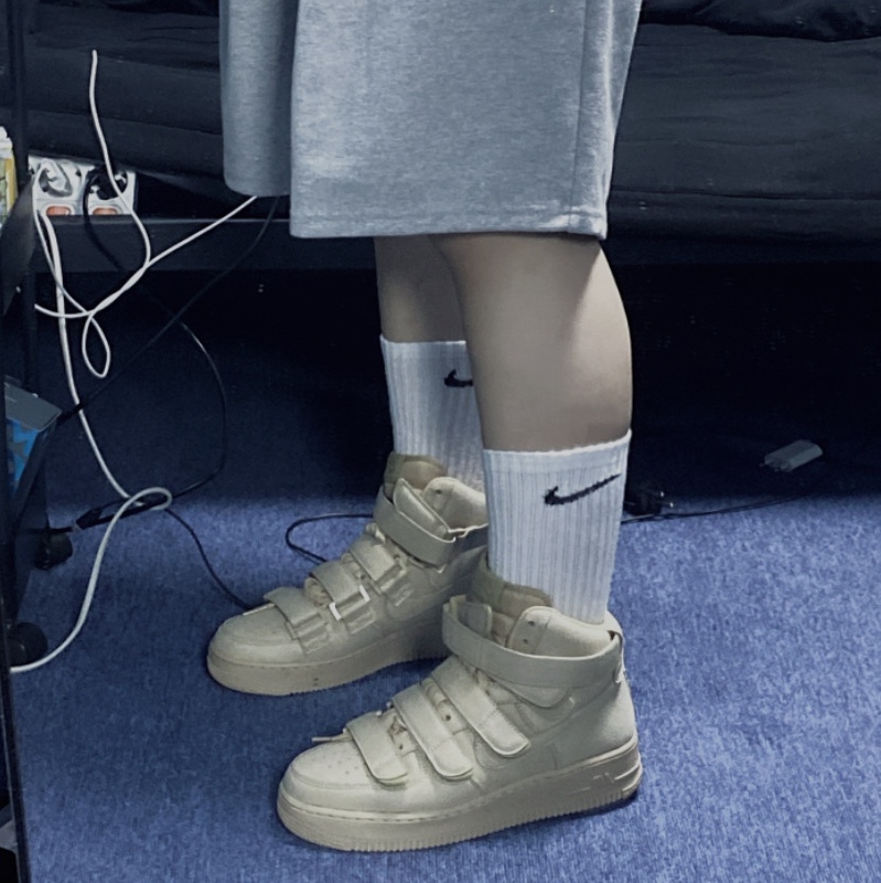 Nike x Billie Eilish Air Force 1 High '07 SP Mushroom 착용 스타일 - 1