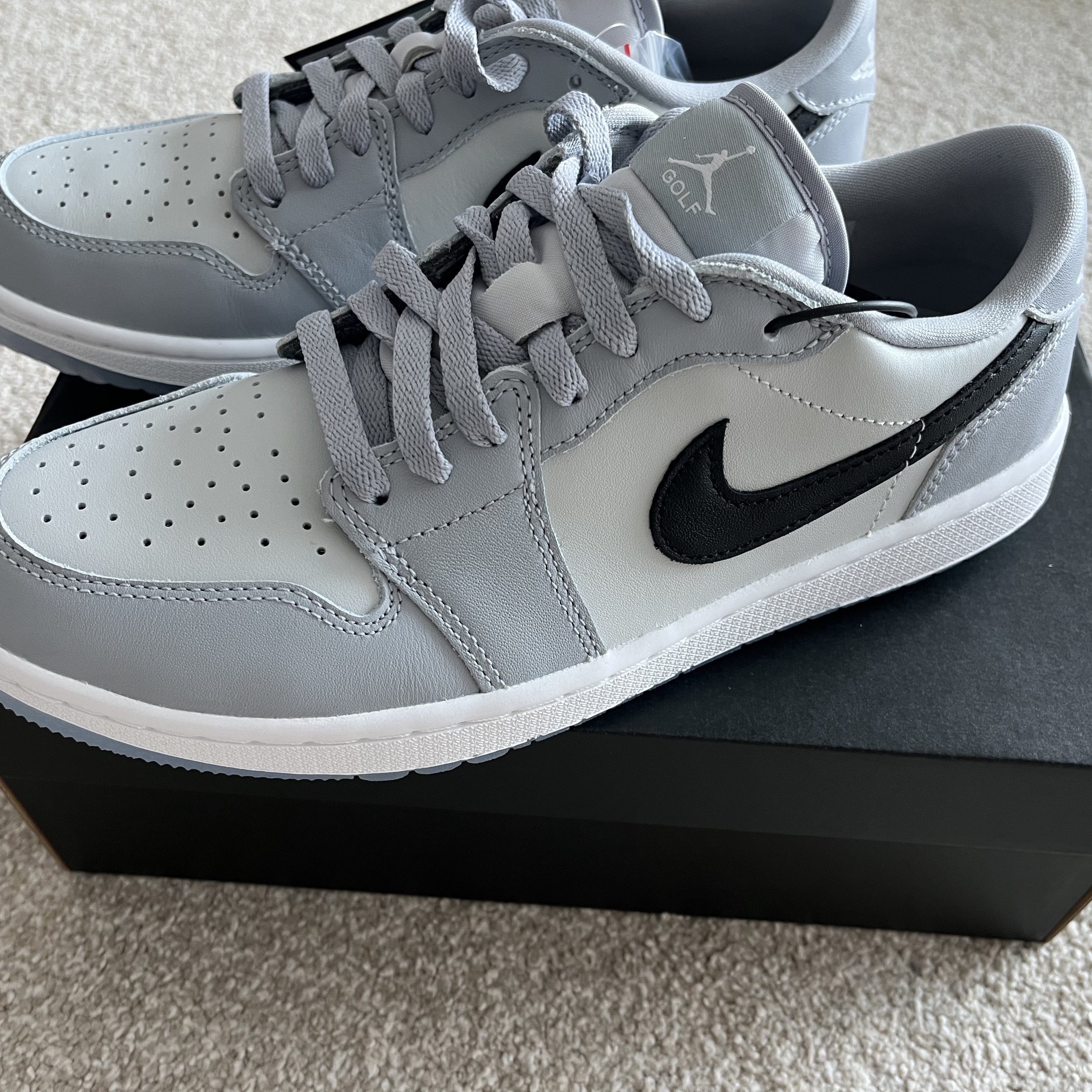 Jordan 1 Low Golf Wolf Grey 착용 스타일 - 2