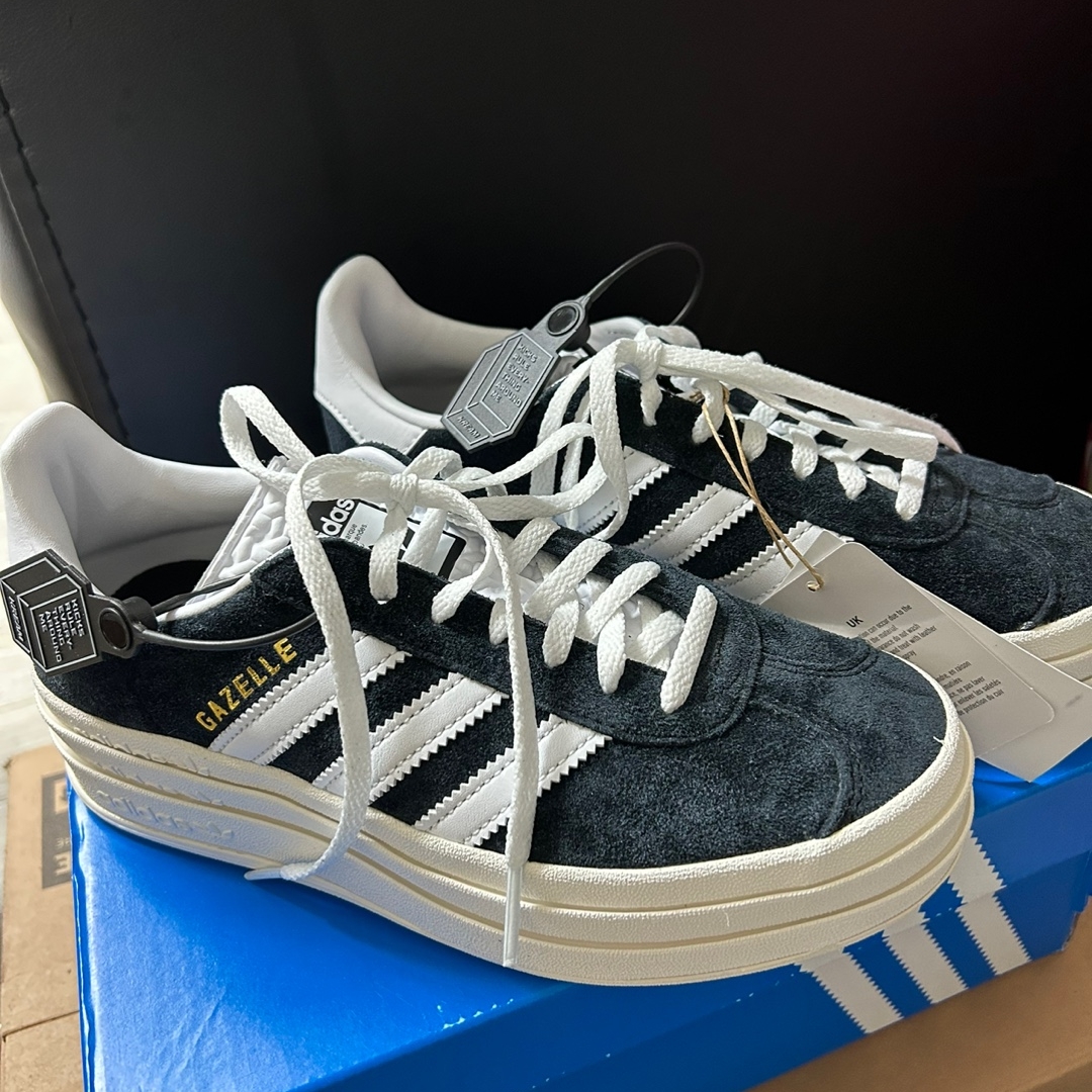(W) Adidas Gazelle Bold Core Black Cloud White 착용 스타일