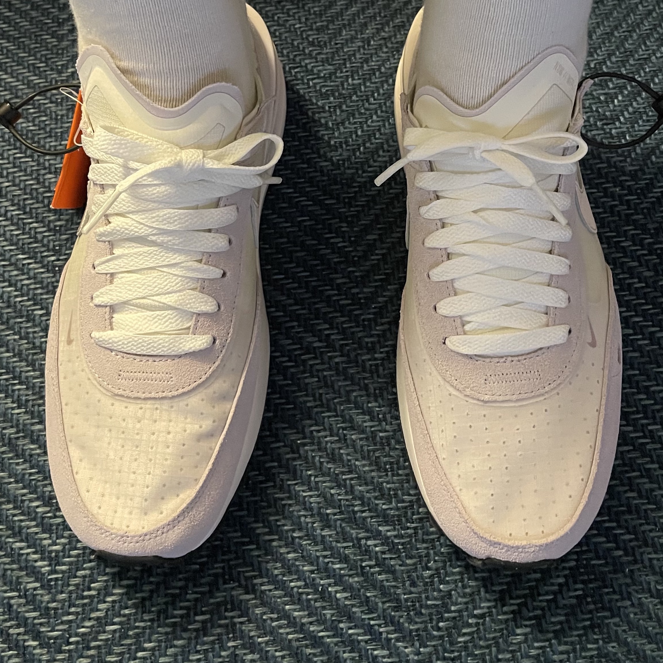 (W) Nike Waffle One Light Soft Pink 착용 스타일 - 3