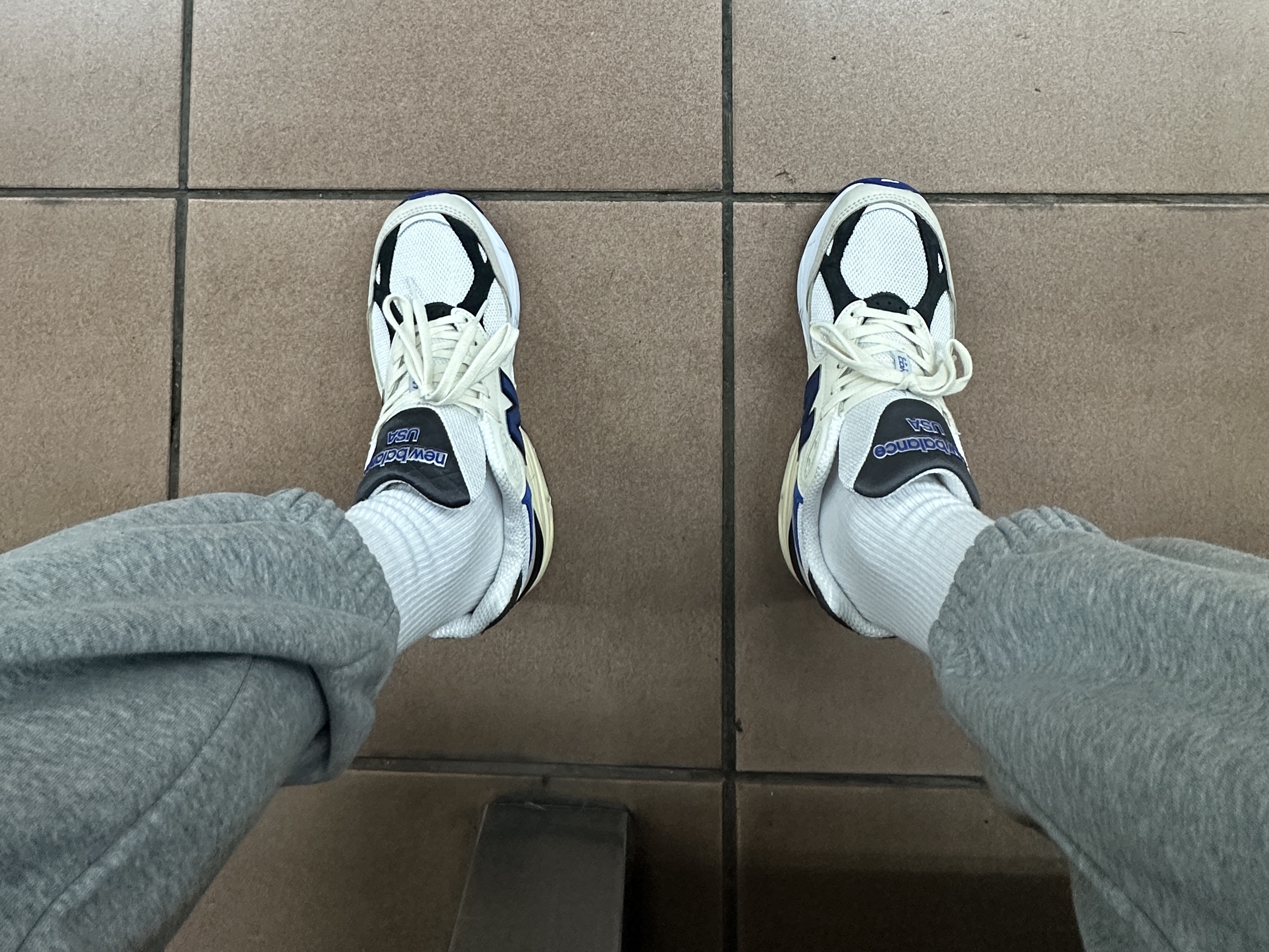 New Balance 990v3 Made in USA White Blue 착용 스타일