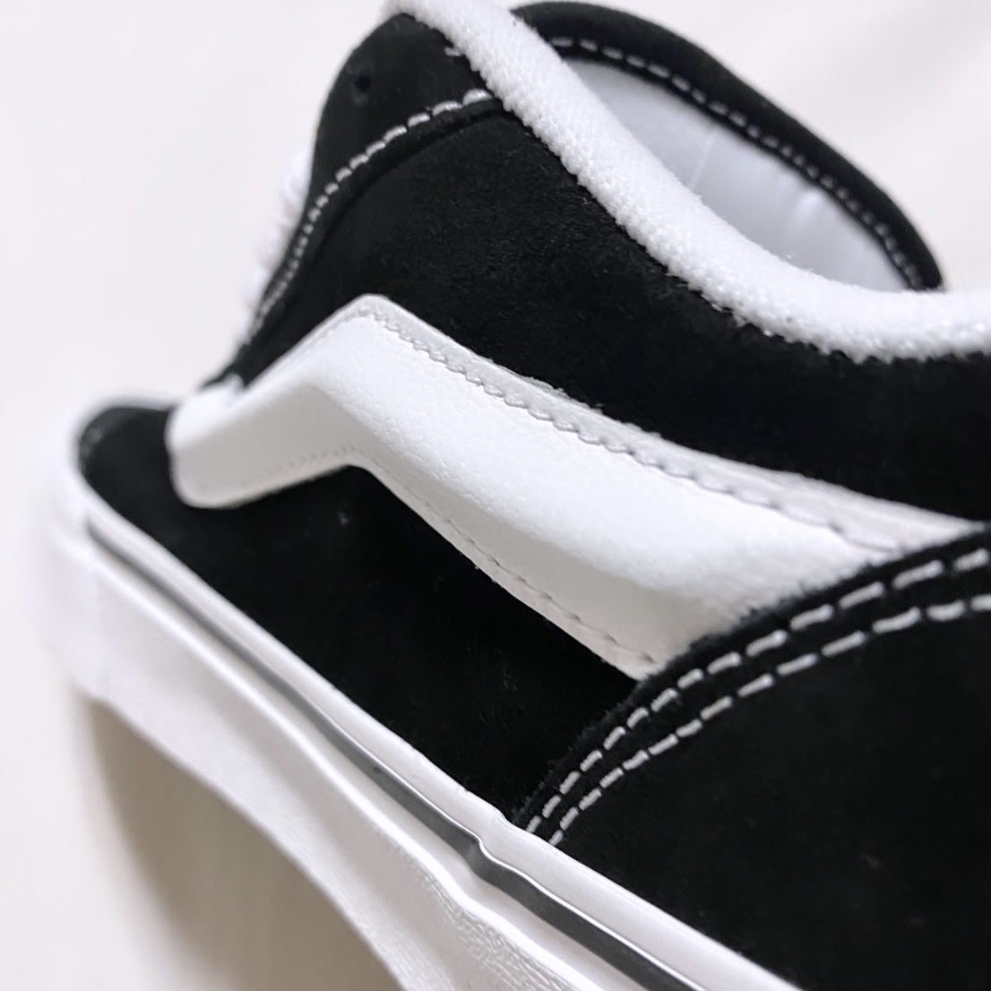 Vans Knu-Skool Black True White 착용 스타일 - 5