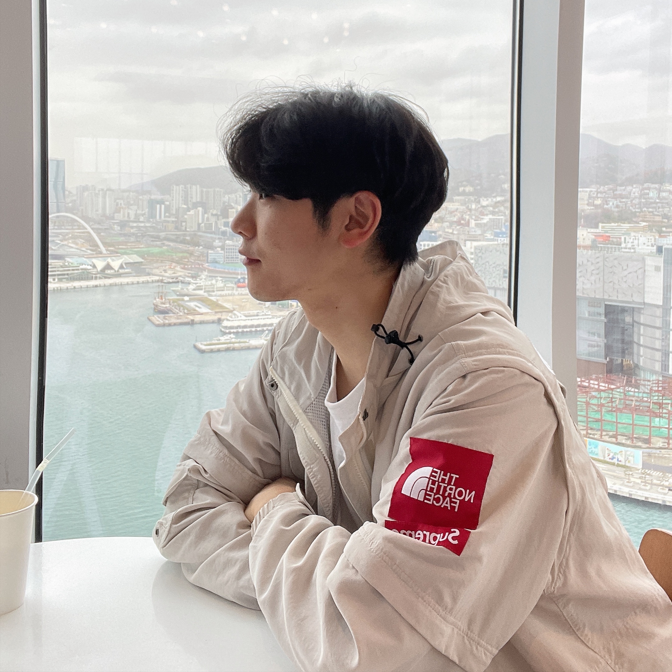 Supreme x The North Face Trekking Convertible Jacket Stone - 22SS 착용 스타일