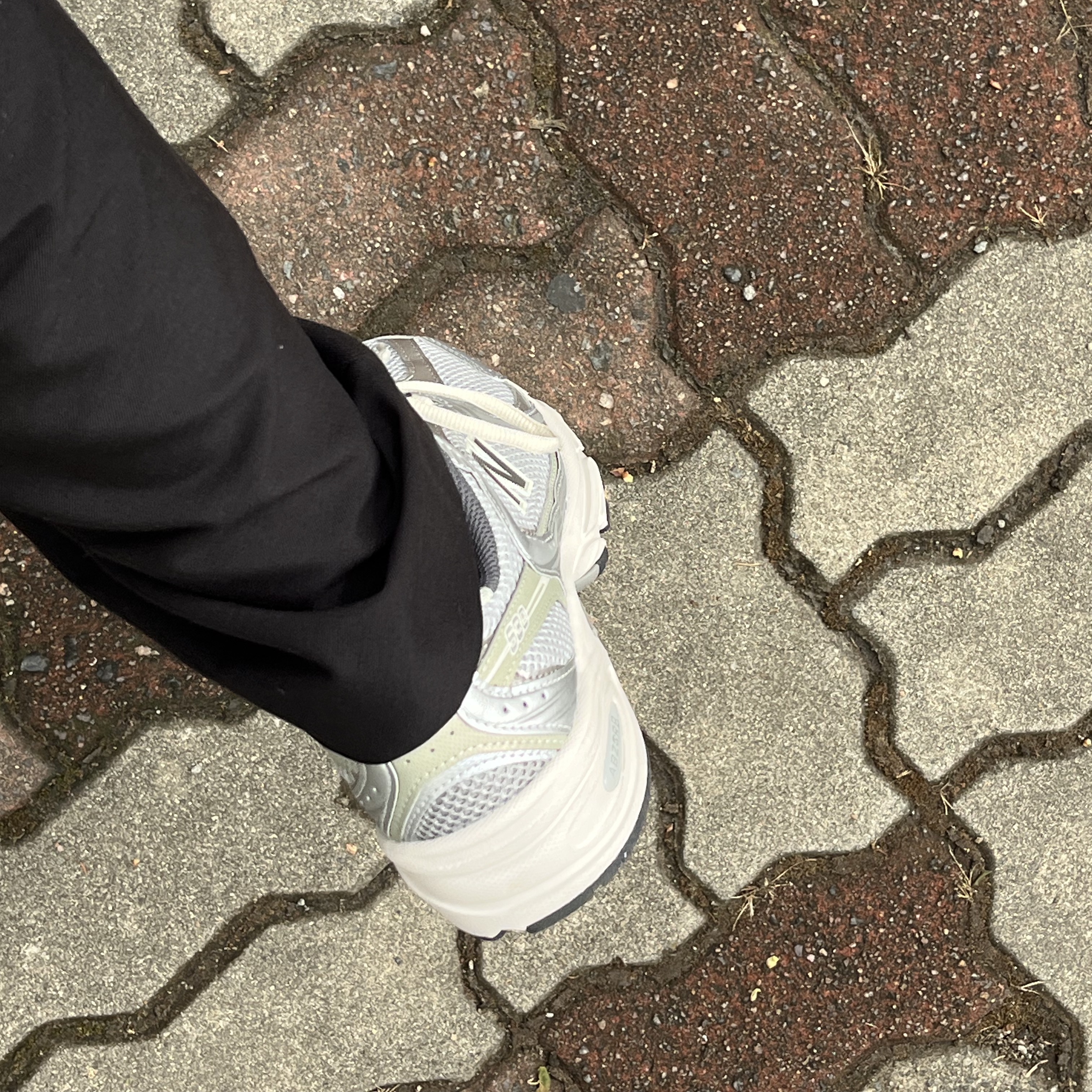 New Balance 530 Earth 착용 스타일
