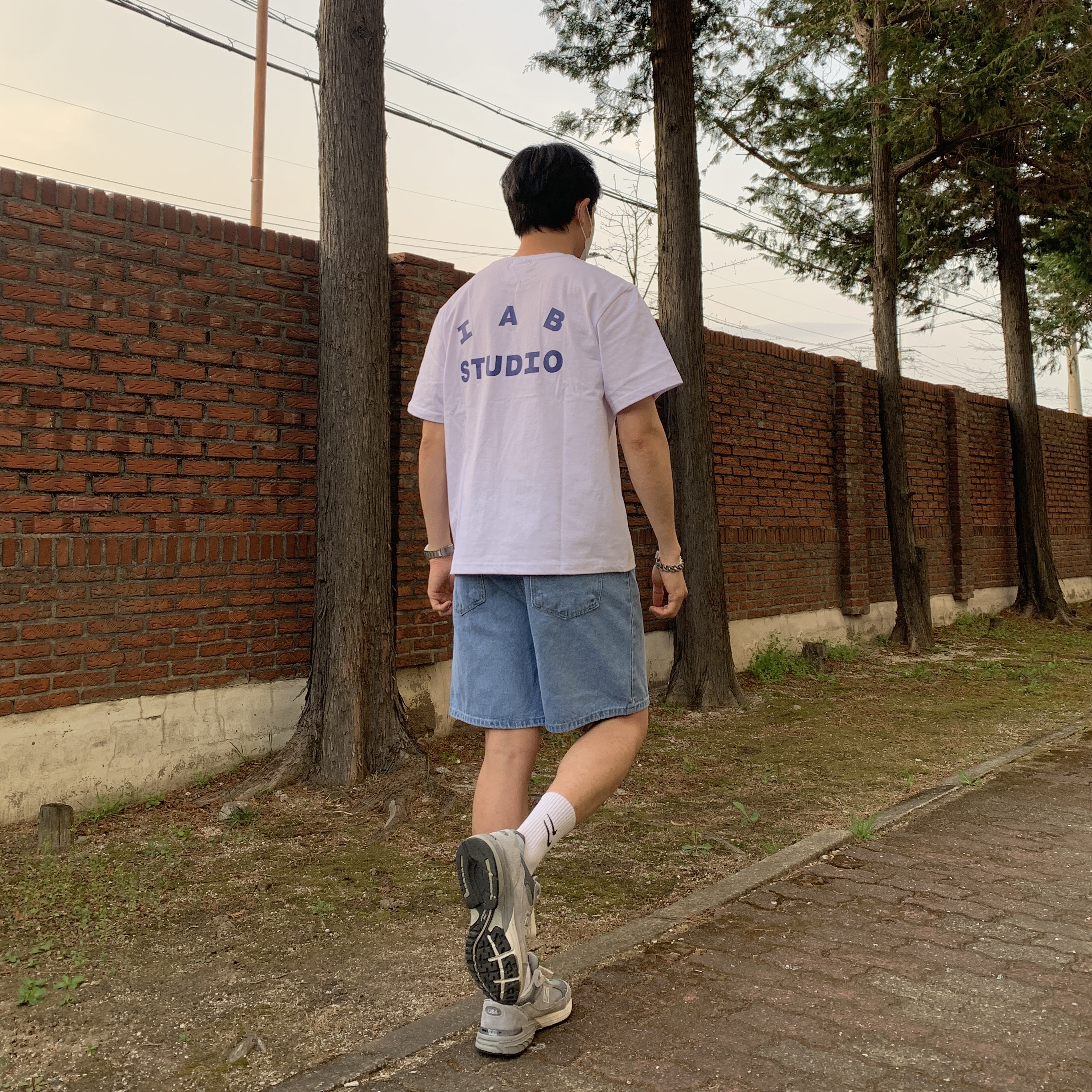 IAB Studio T-Shirt White Navy - 22FW, (W) New Balance 993 Made in USA Grey - B Standard 착용 스타일