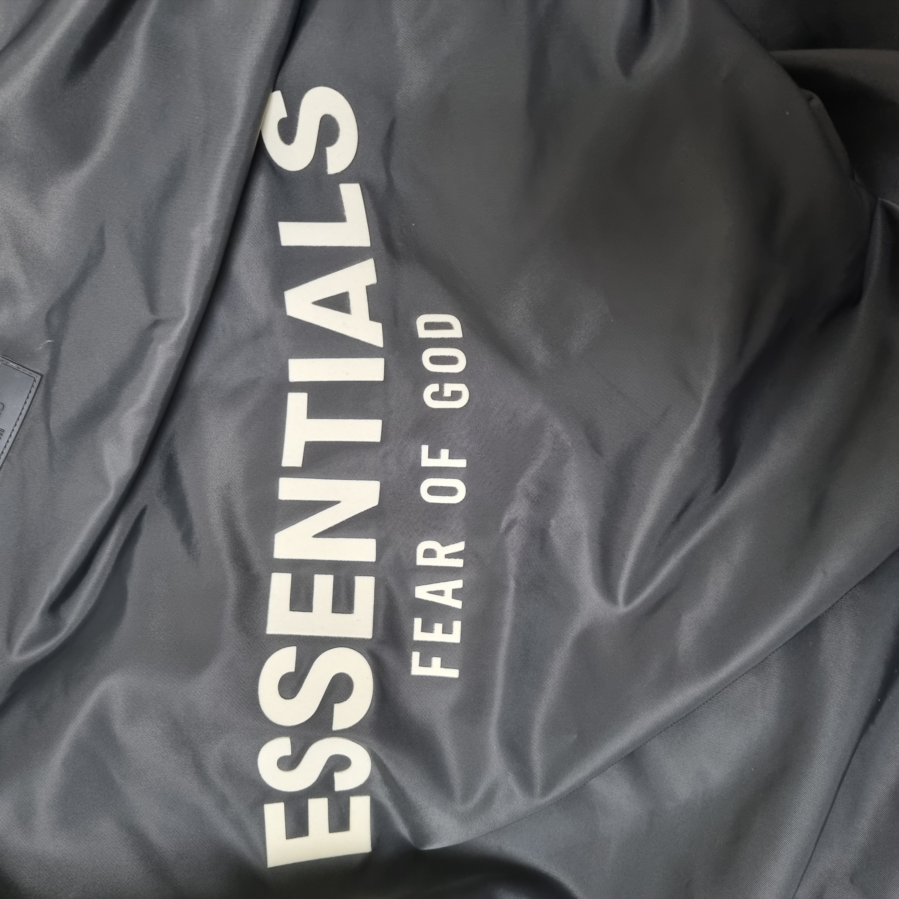 Essentials Coaches Jacket Iron - 22SS 착용 스타일