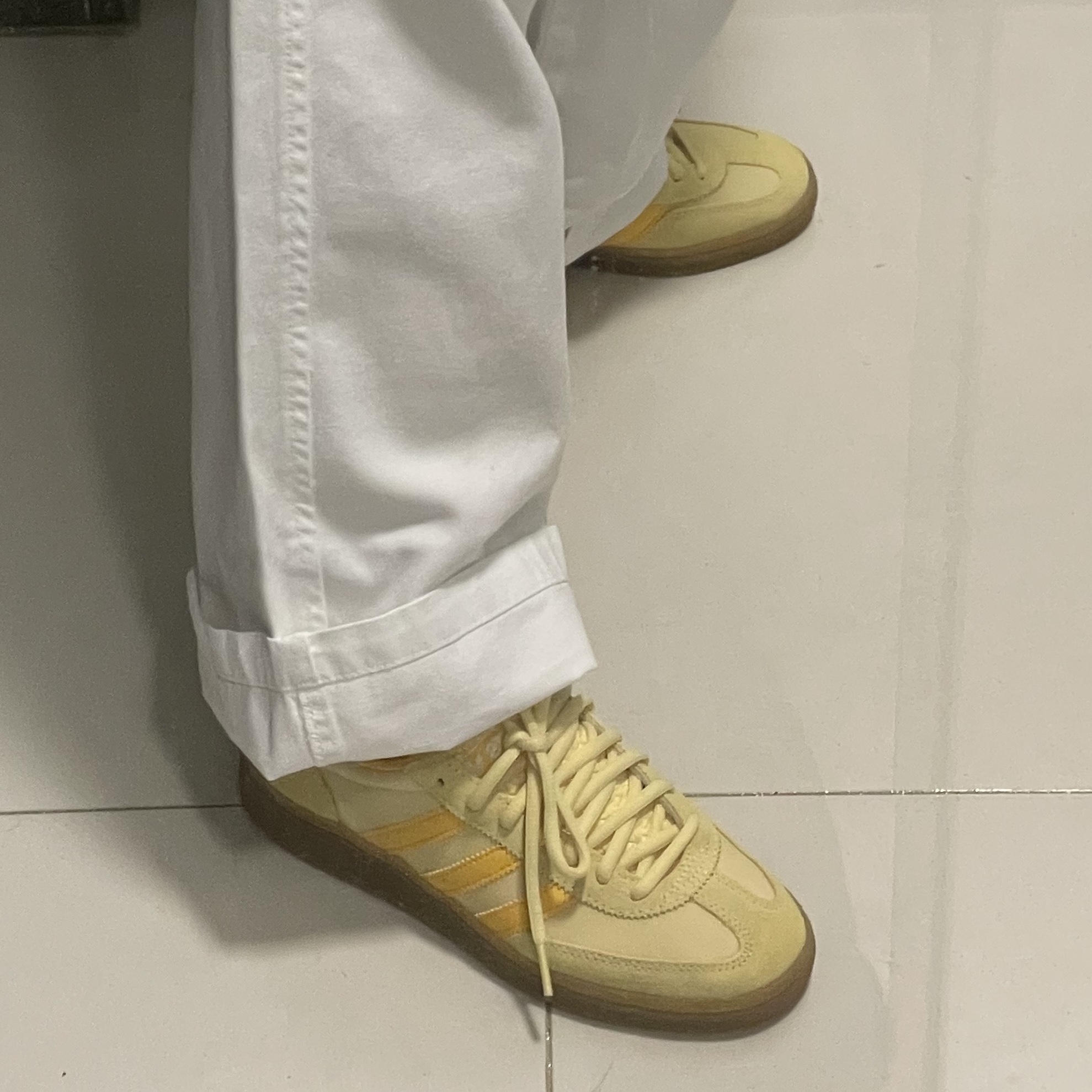 Adidas Spezial Handball Almost Yellow Bold Gold 착용 스타일 - 1