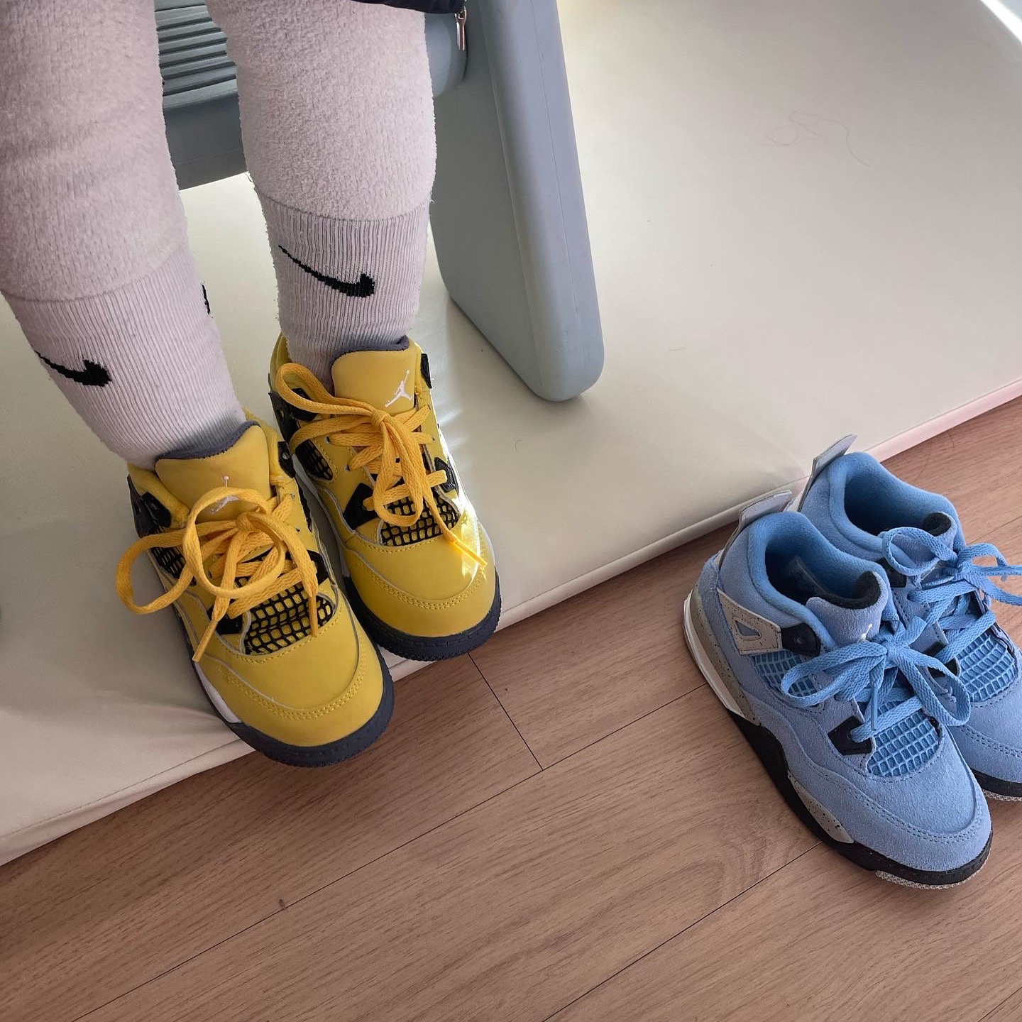 (TD) Jordan 4 Retro University Blue, (TD) Jordan 4 Retro Tour Yellow 착용 스타일