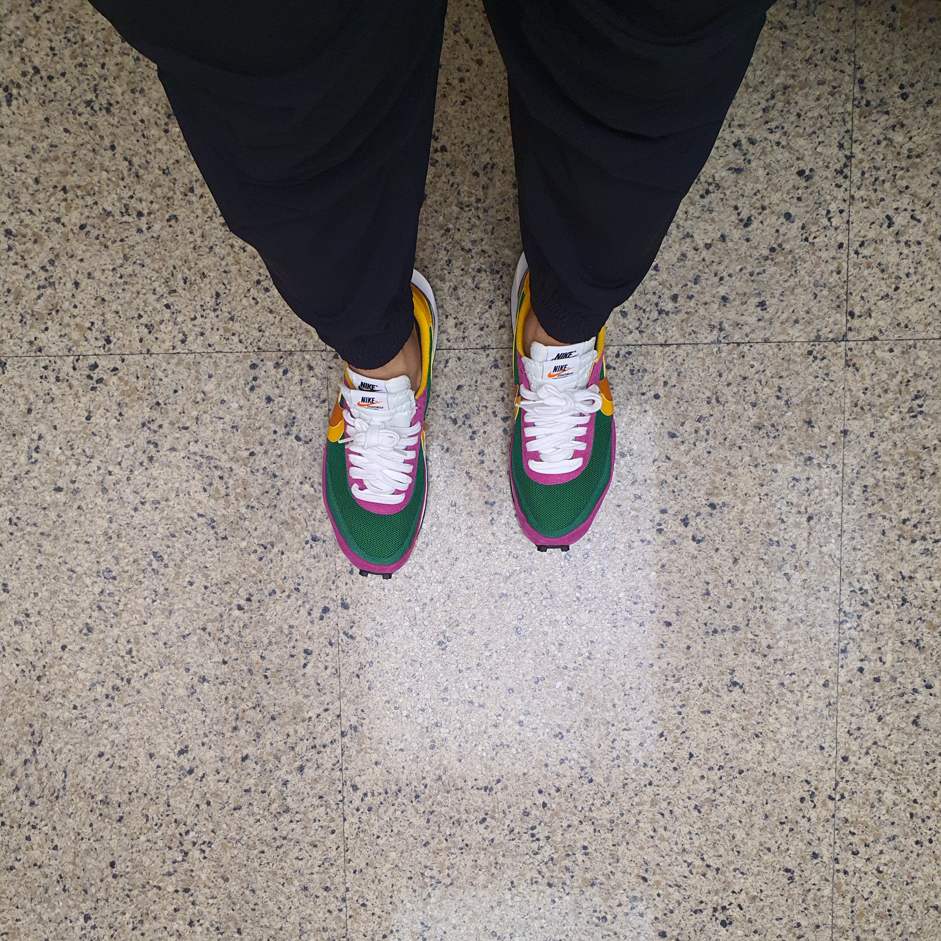 Nike x Sacai LDWaffle Pine Green 착용 스타일 - 3