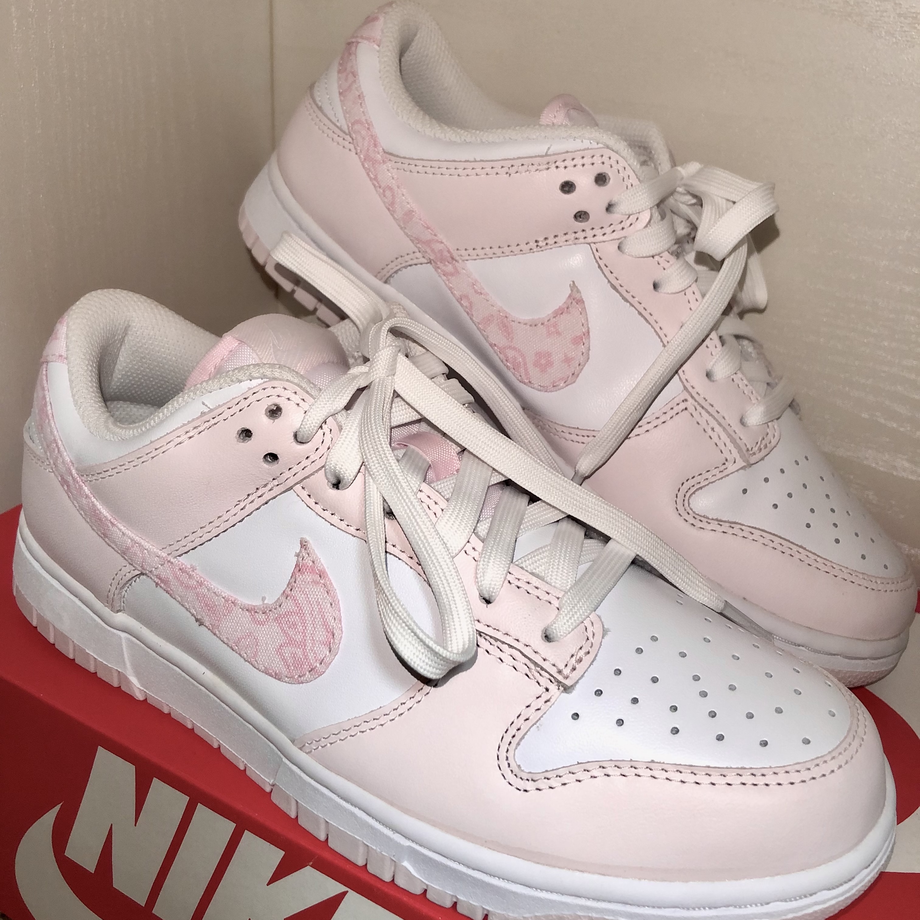 (W) Nike Dunk Low Pearl Pink 착용 스타일 - 1