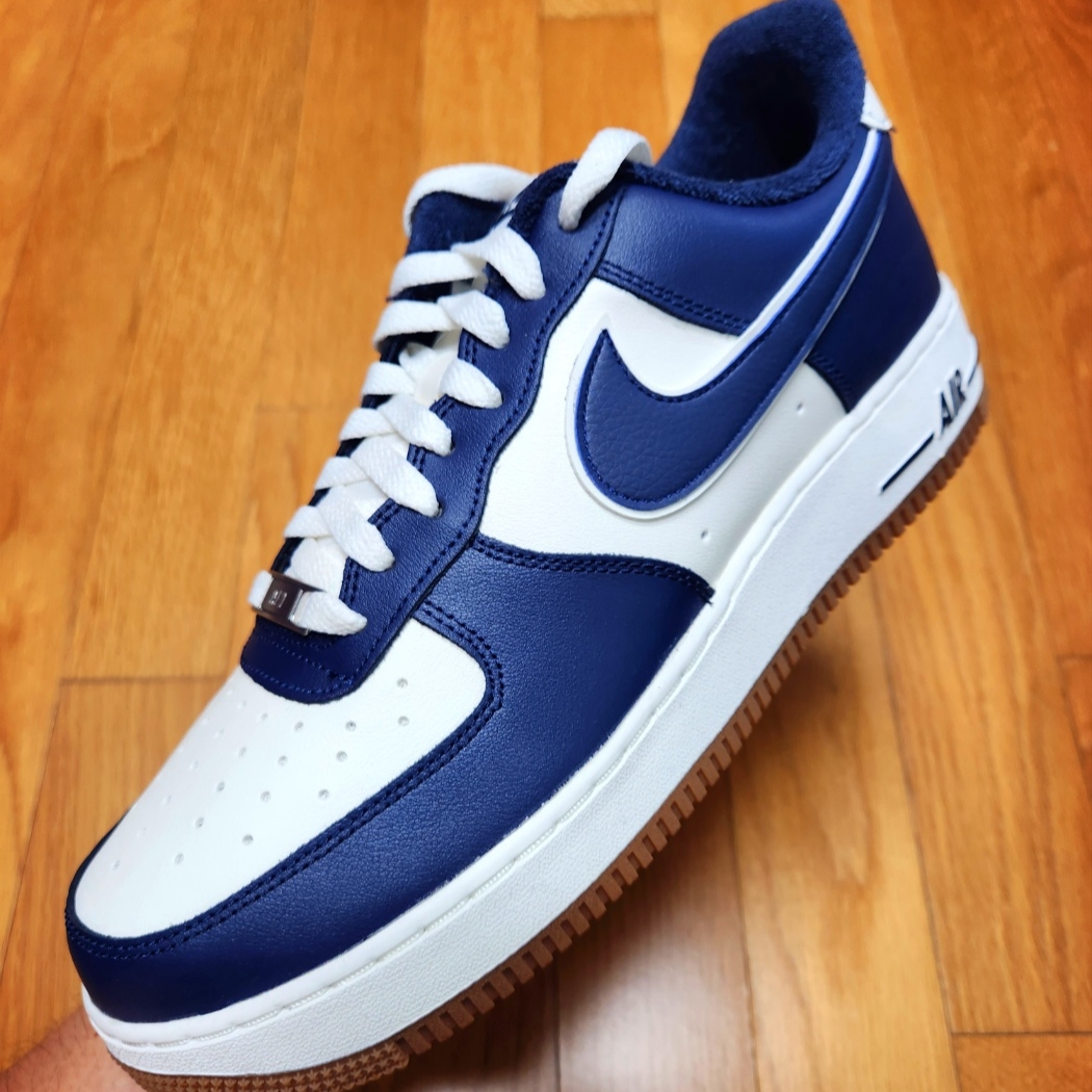 Nike Air Force 1 '07 LV8 Midnight Navy 착용 스타일 - 1