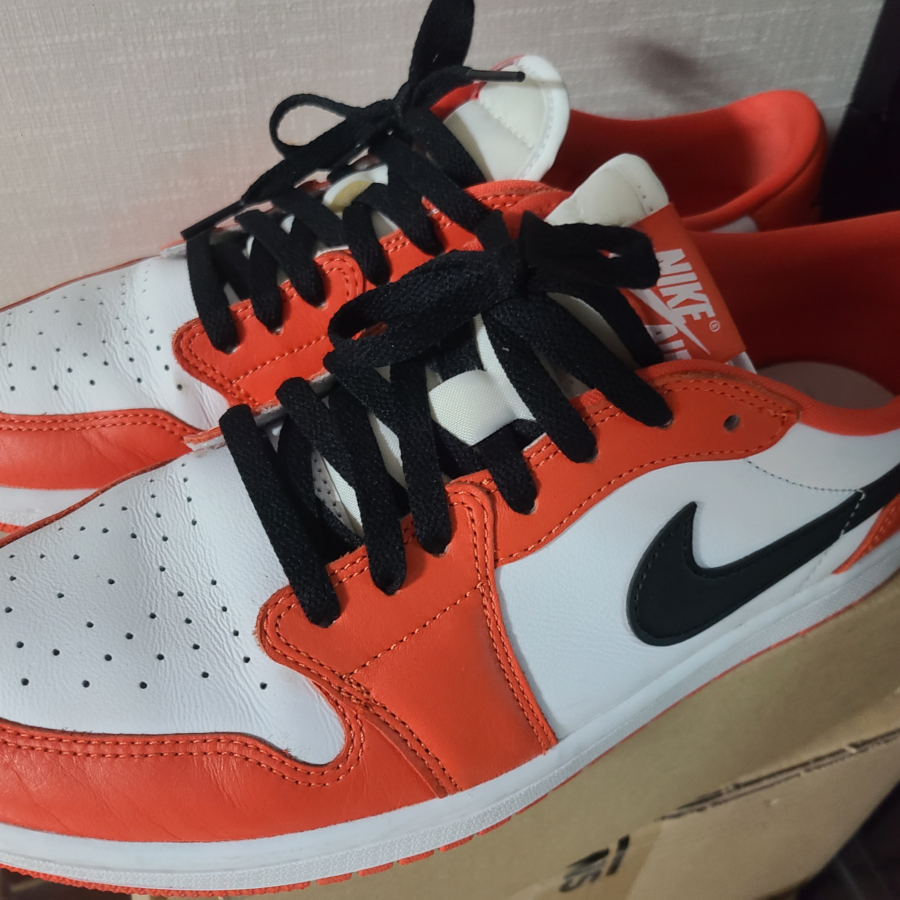 Jordan 1 Low OG Starfish 착용 스타일