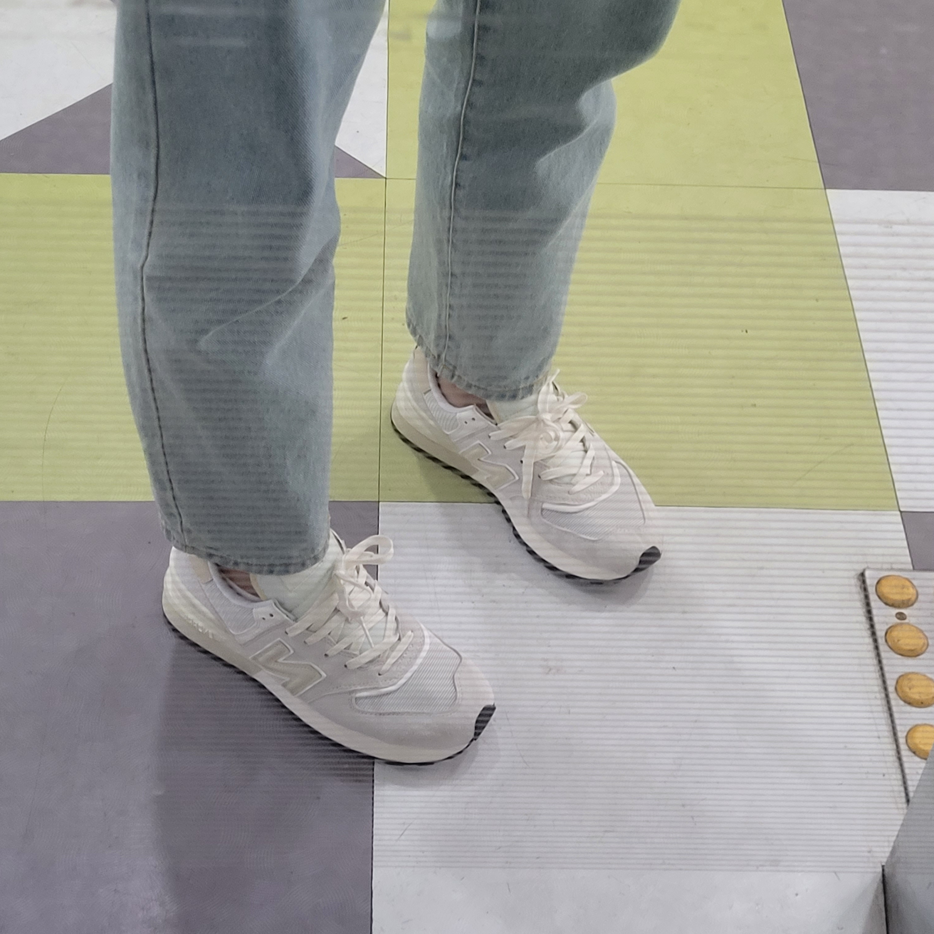 New Balance 574 Legacy Ivory 착용 스타일