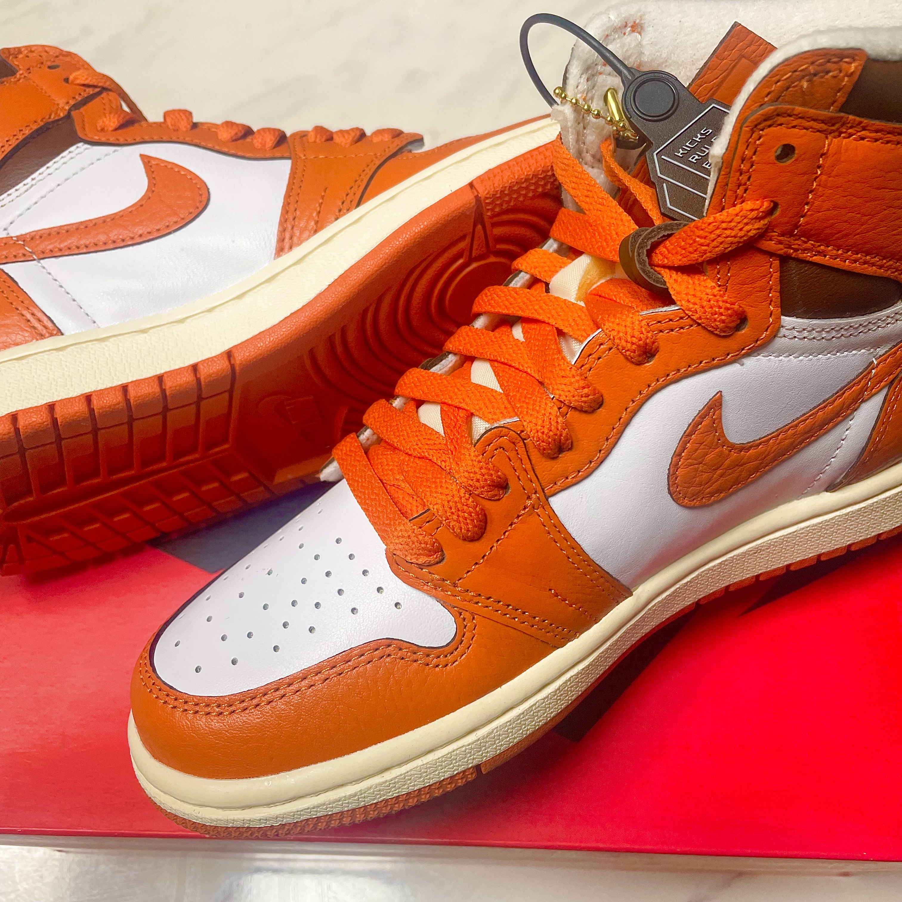 (W) Jordan 1 Retro High OG Starfish 착용 스타일 - 1