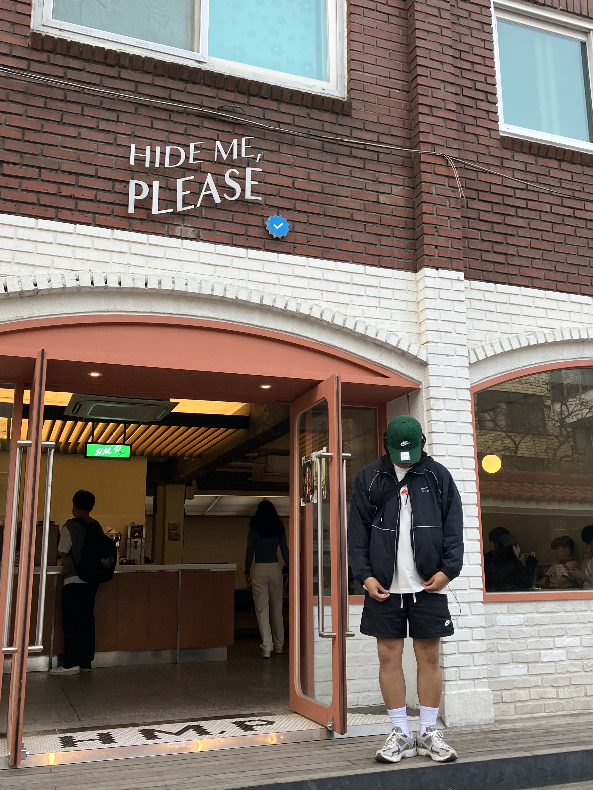 Nike Air Full Zip Hooded Woven Jacket Black - Asia, Nike Zoom Vomero 5 PRM Light Iron Ore and Flat Fewter 착용 스타일 - 3