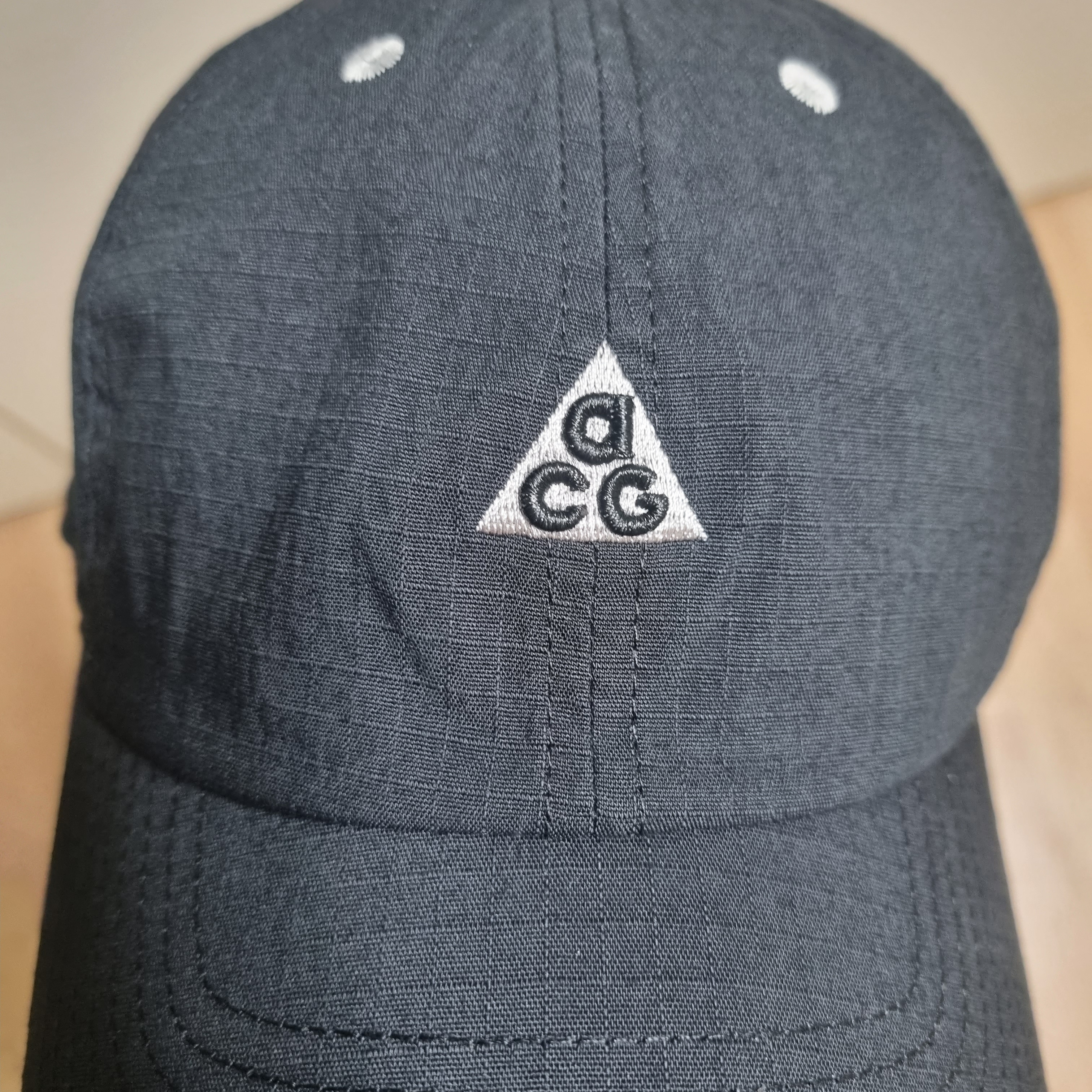 Nike ACG Heritage 86 Cap Black Light Smoke Grey 착용 스타일
