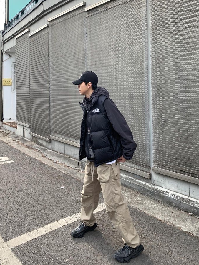 Nike x Matthew M Williams Zoom 004 Triple Black, The North Face 1996 Retro Nuptse Vest Black 착용 스타일 - 1