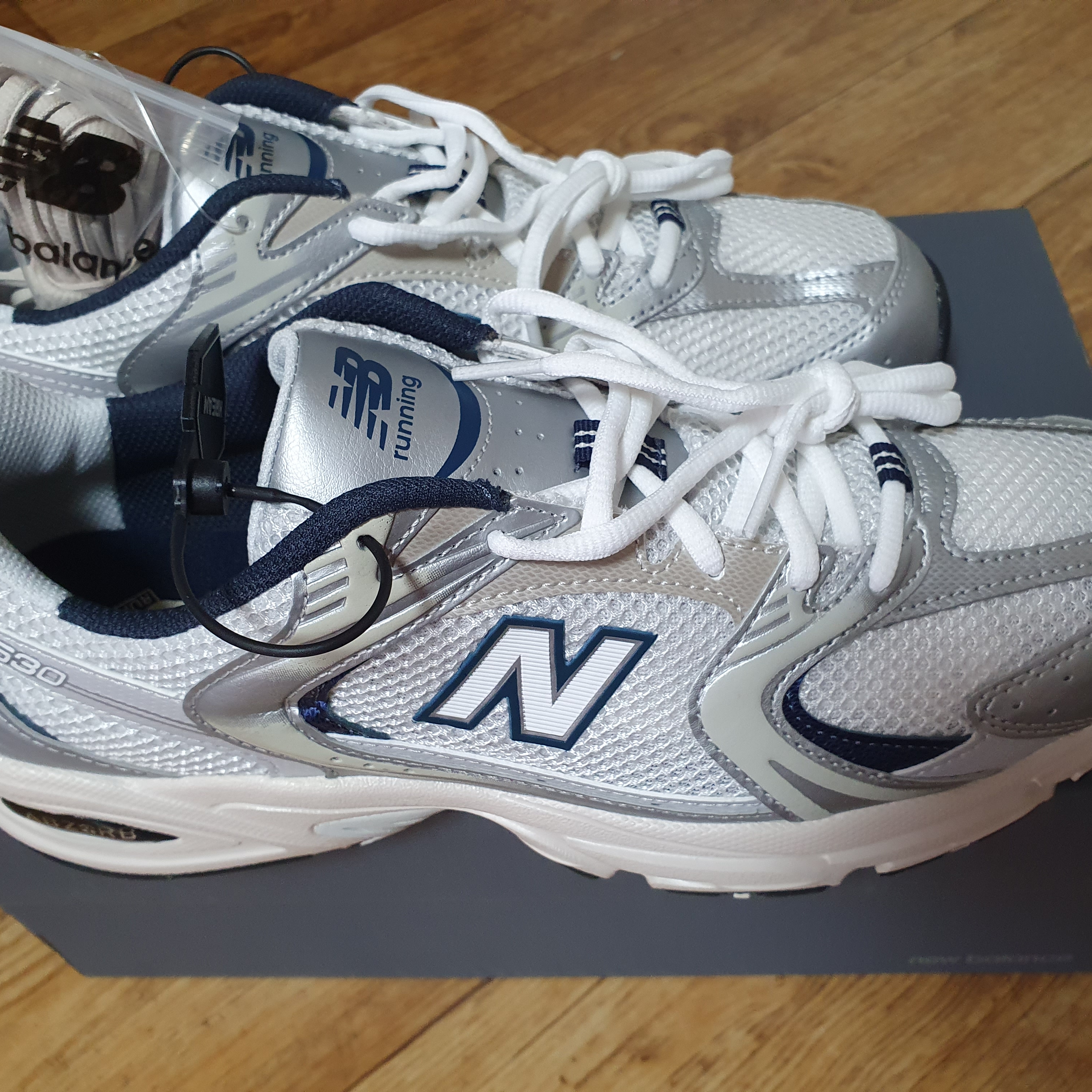 New Balance 530 Steel Grey 착용 스타일
