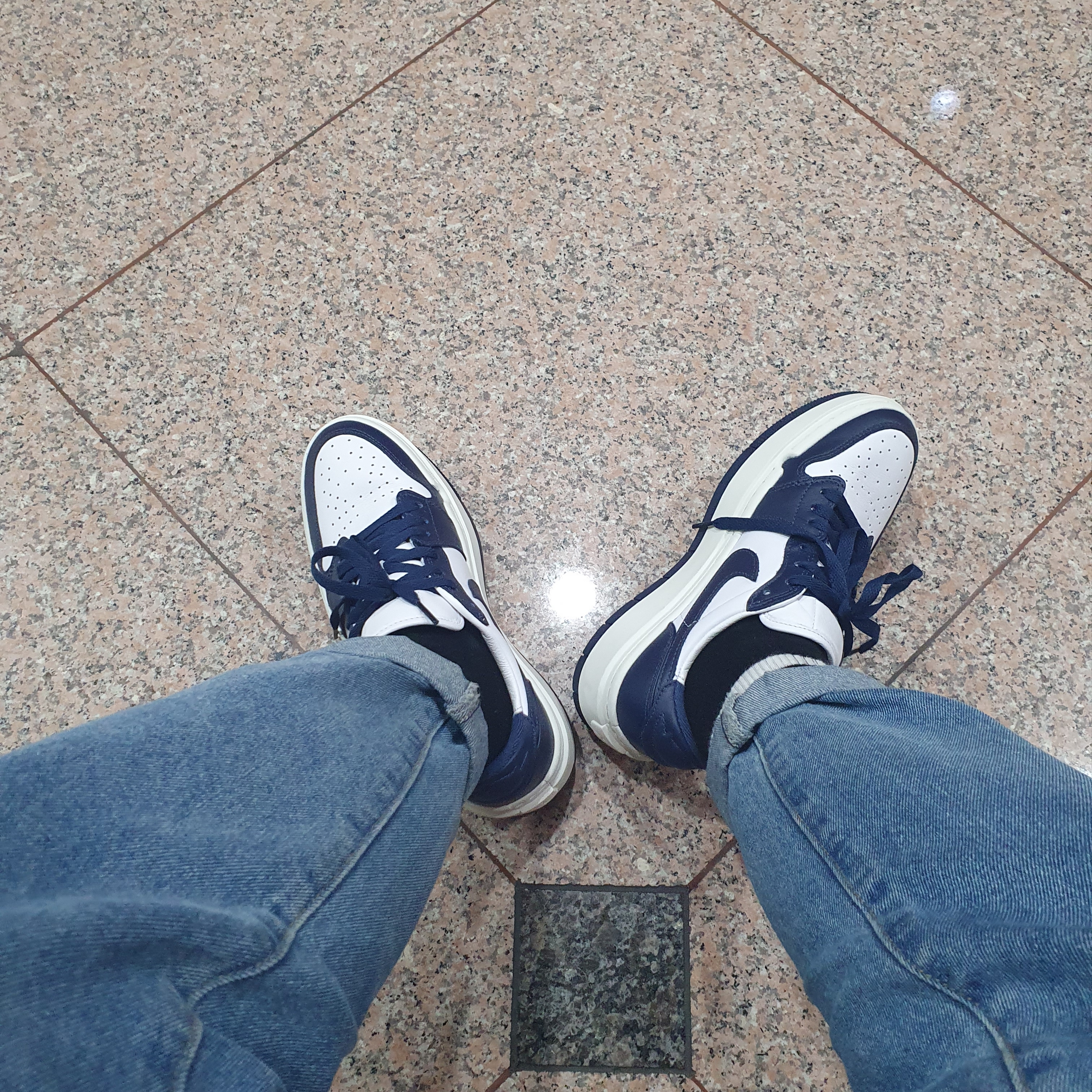 (W) Jordan 1 Elevate Low Midnight Navy ์ฐฉ์ฉ ์คํ์ผ - 3
