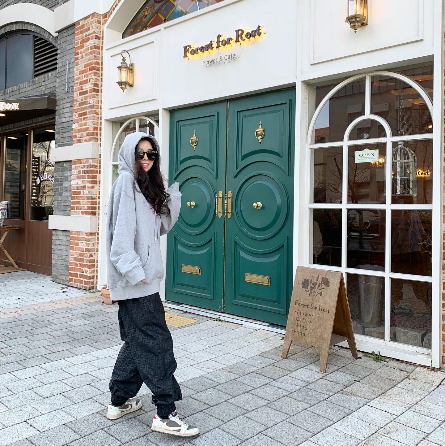 Wooyoungmi Black Back Logo Hoodie Melange Grey - 22SS 착용 스타일 - 2