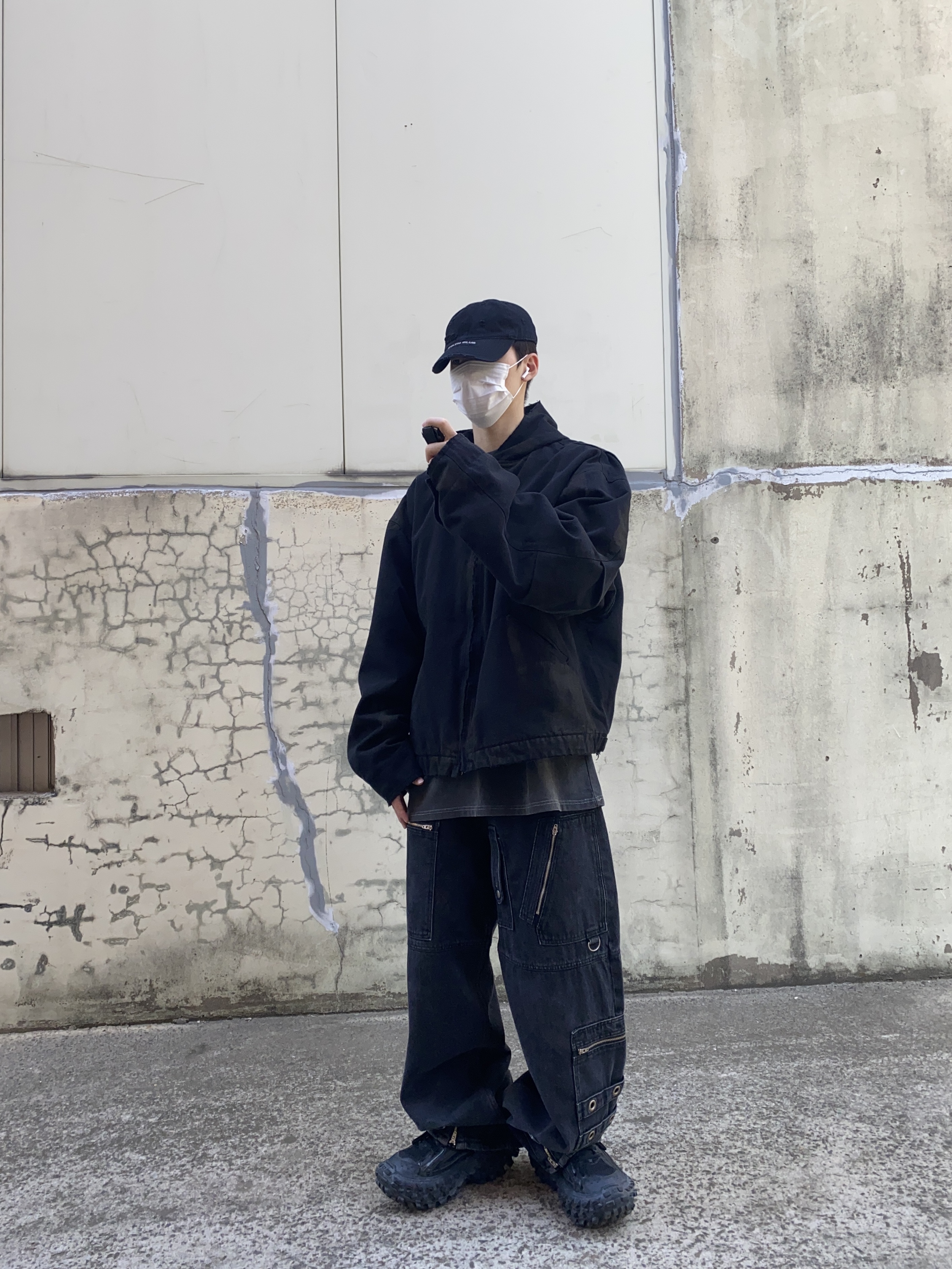 Balenciaga Defender Sneakers Black, Project G/R Distressed Mud Work Jacket Black 착용 스타일