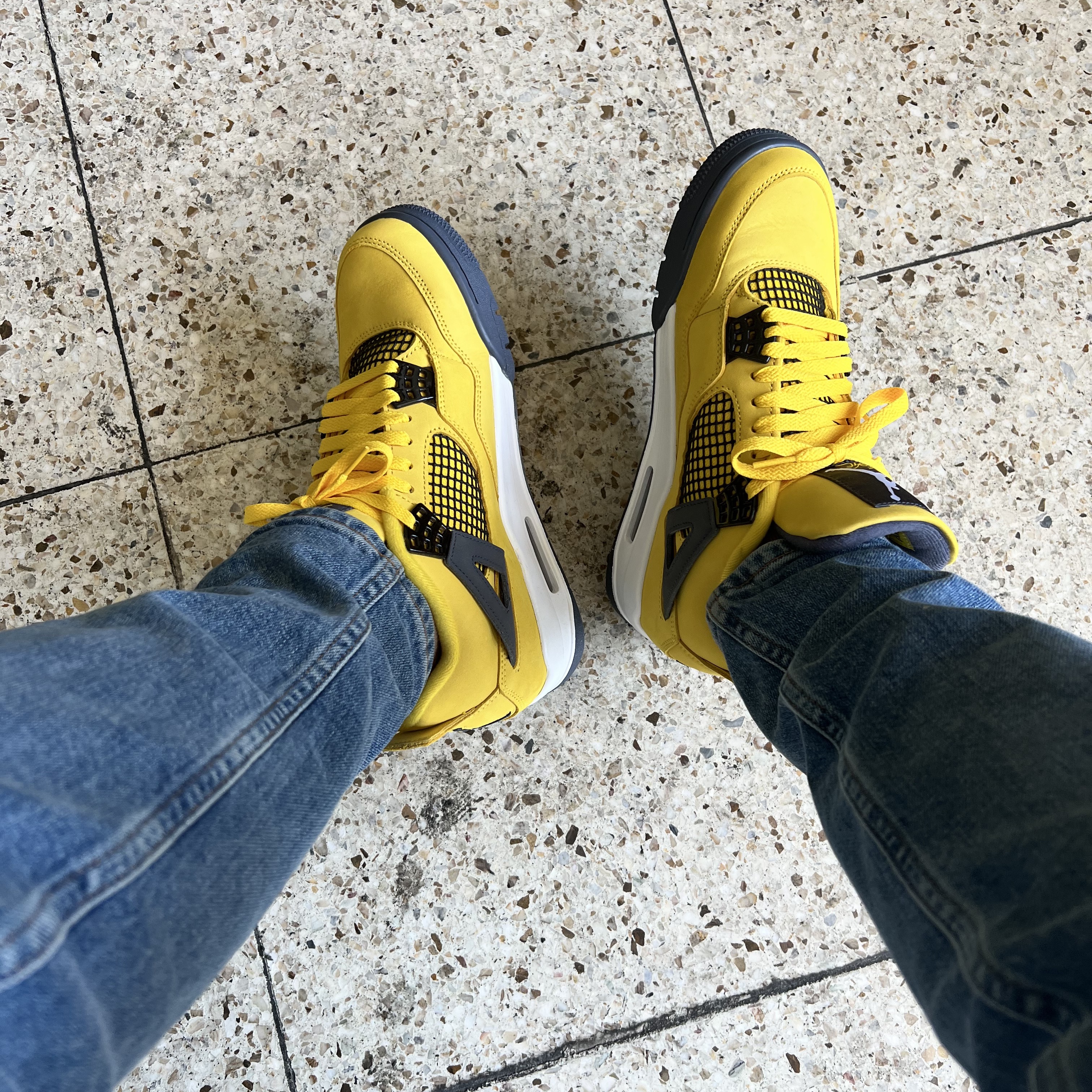 Jordan 4 Retro Tour Yellow 착용 스타일