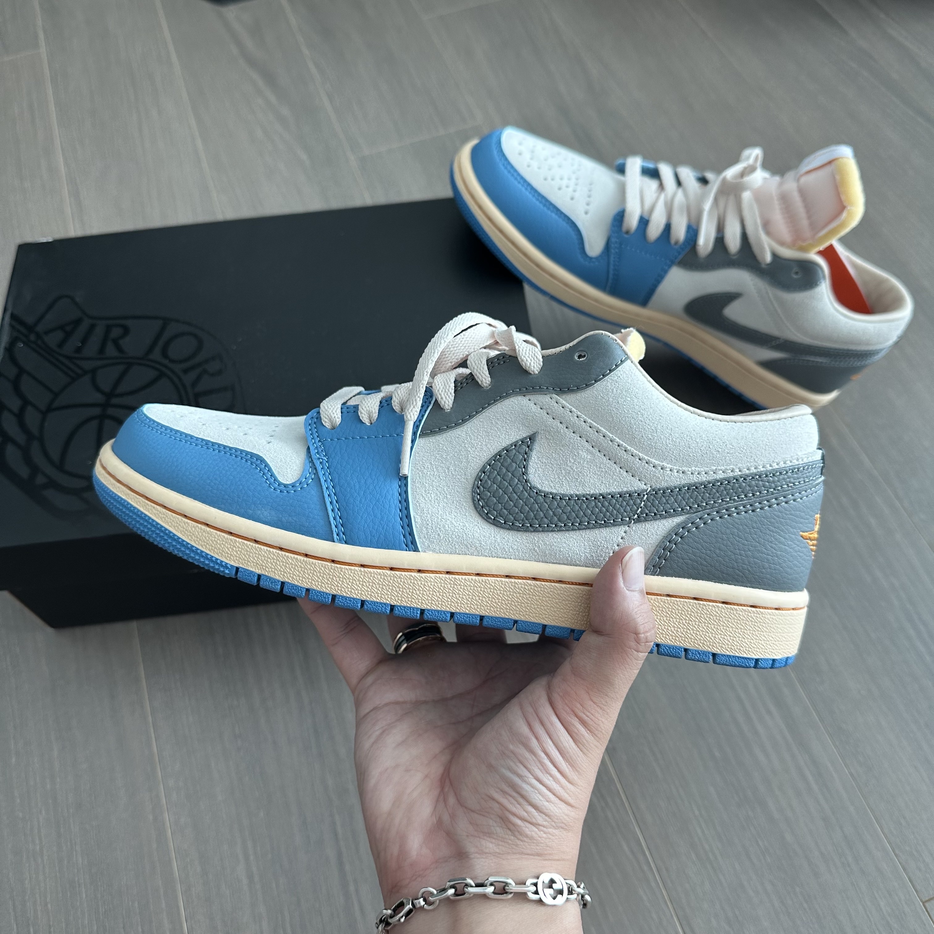 Jordan 1 Low SE Tokyo 96 착용 스타일 - 1