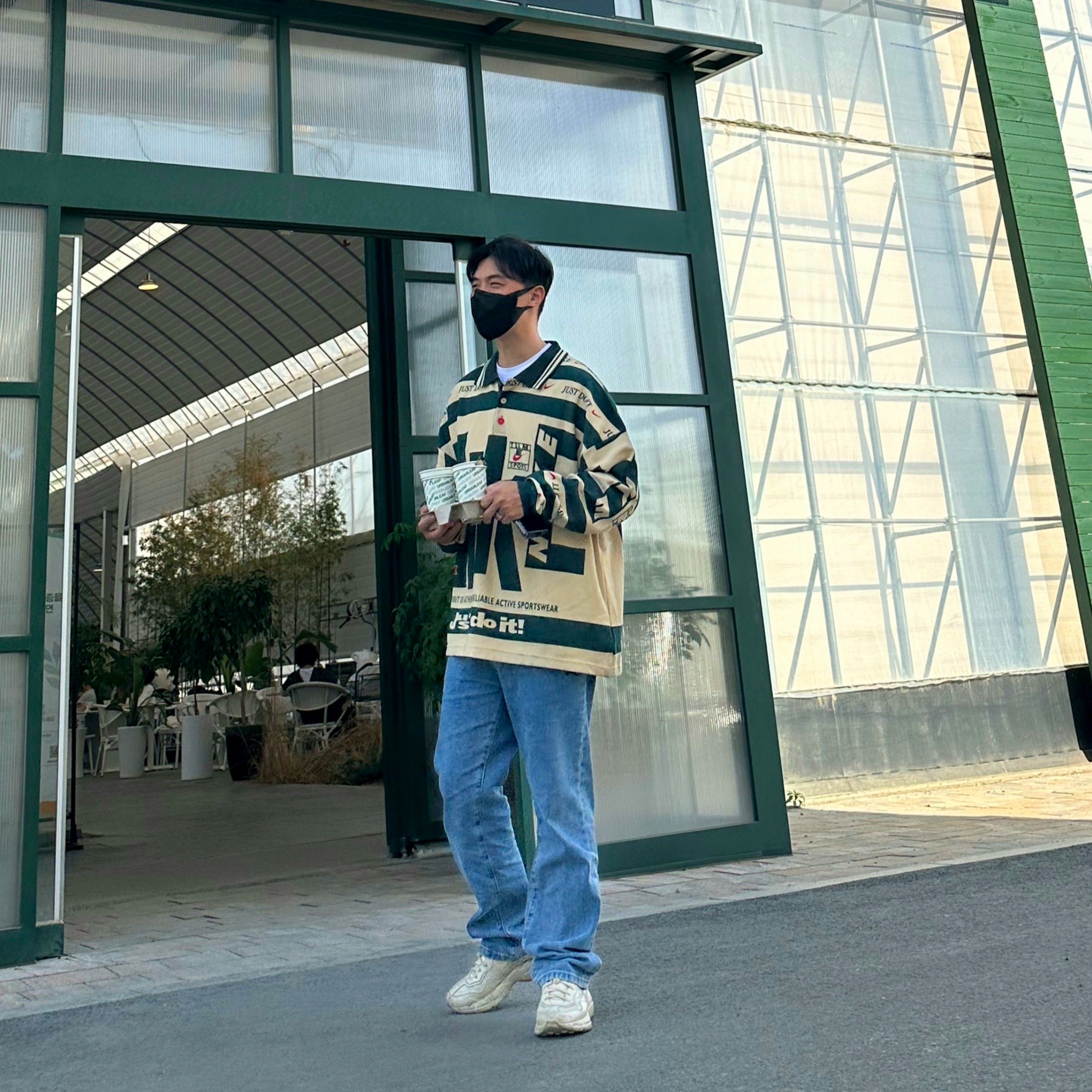 Nike x Cactus Plant Flea Market Long Sleeve Polo Natural - US/EU, Supreme x Burberry Regular Jean Washed Blue - 22SS 착용 스타일 - 1