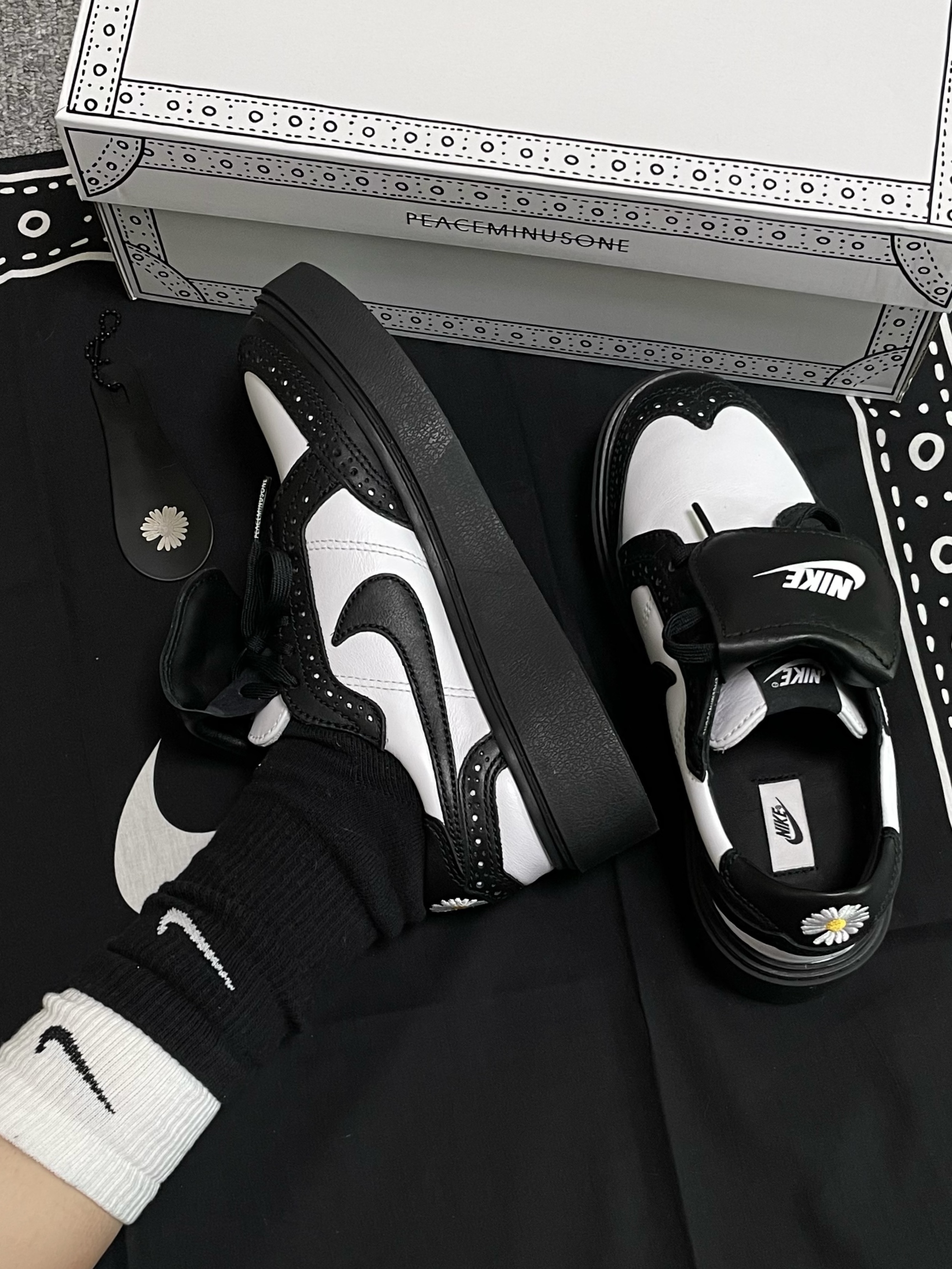 Nike x Peaceminusone Kwondo1 Black and White, Supreme Ventile Camp Cap Black - 22FW 착용 스타일 - 3