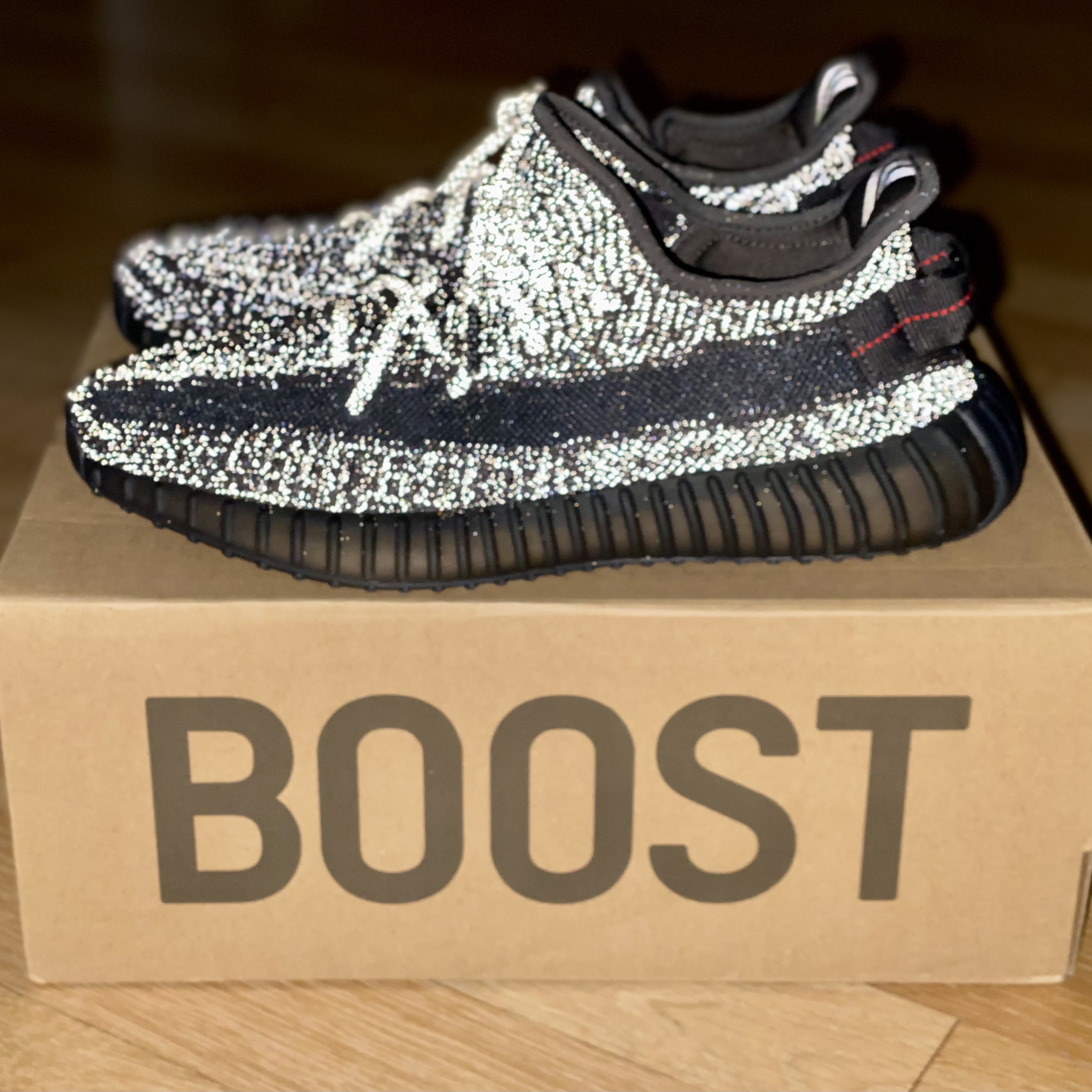 Adidas Yeezy Boost 350 V2 Black - Reflective 착용 스타일 - 2