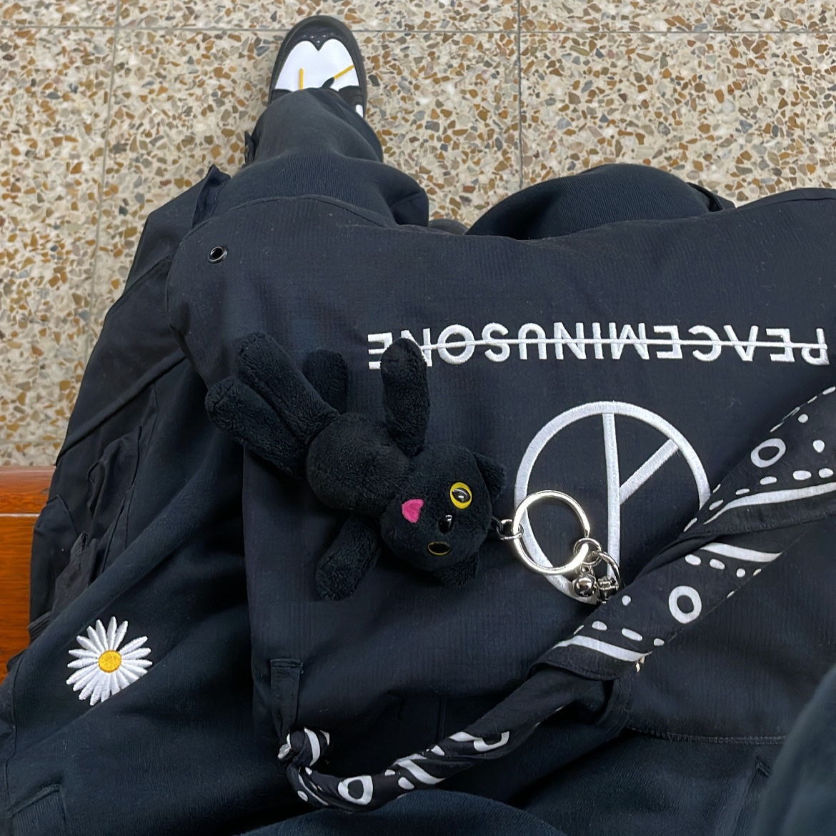 Nike x Peaceminusone Wide Pants Black (DR0096-010), Nike x Peaceminusone Kwondo1 Black and White 착용 스타일