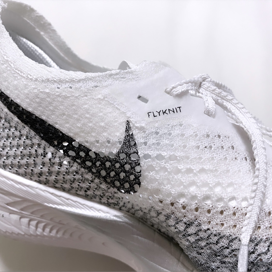 Nike ZoomX Vaporfly Next% 3 White Grey 착용 스타일 - 5