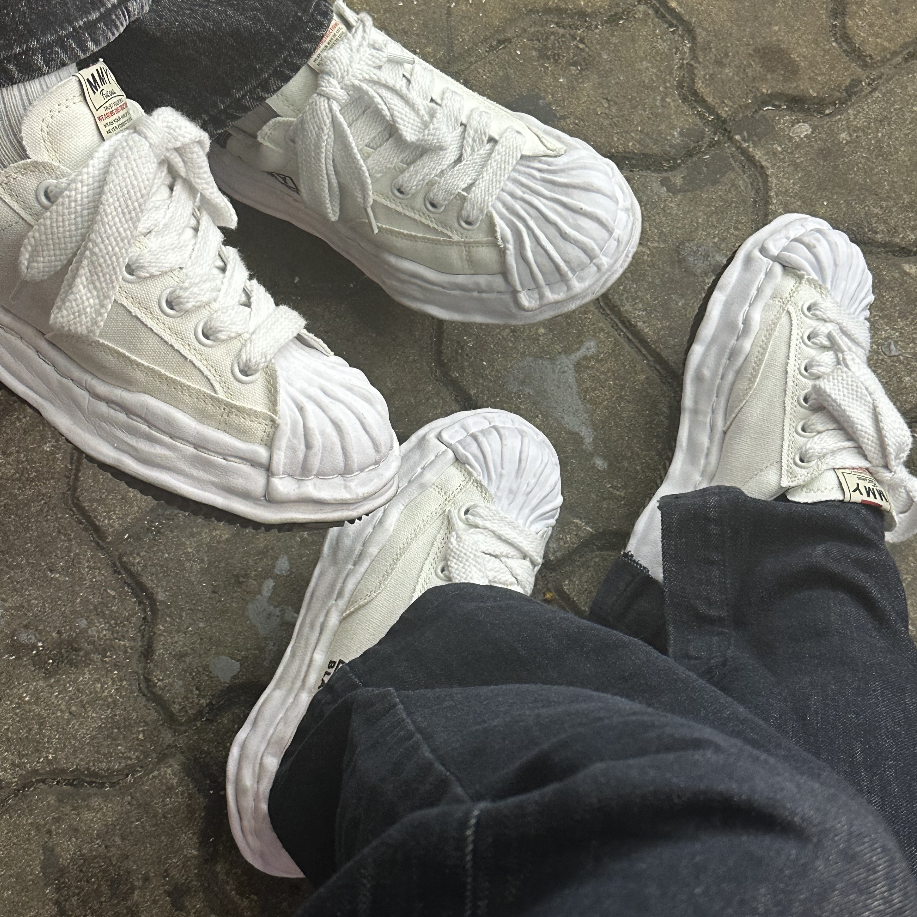 Maison Mihara Yasuhiro Blakey OG Sole Canvas Low-top Sneakers White 착용 스타일