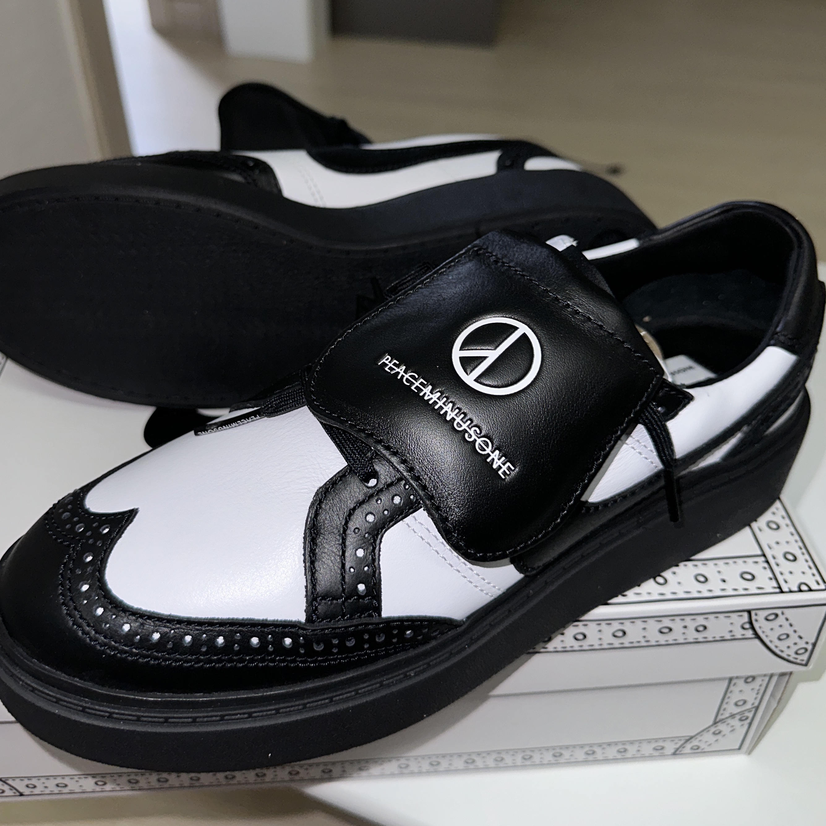 Nike x Peaceminusone Kwondo1 Black and White 착용 스타일 - 3
