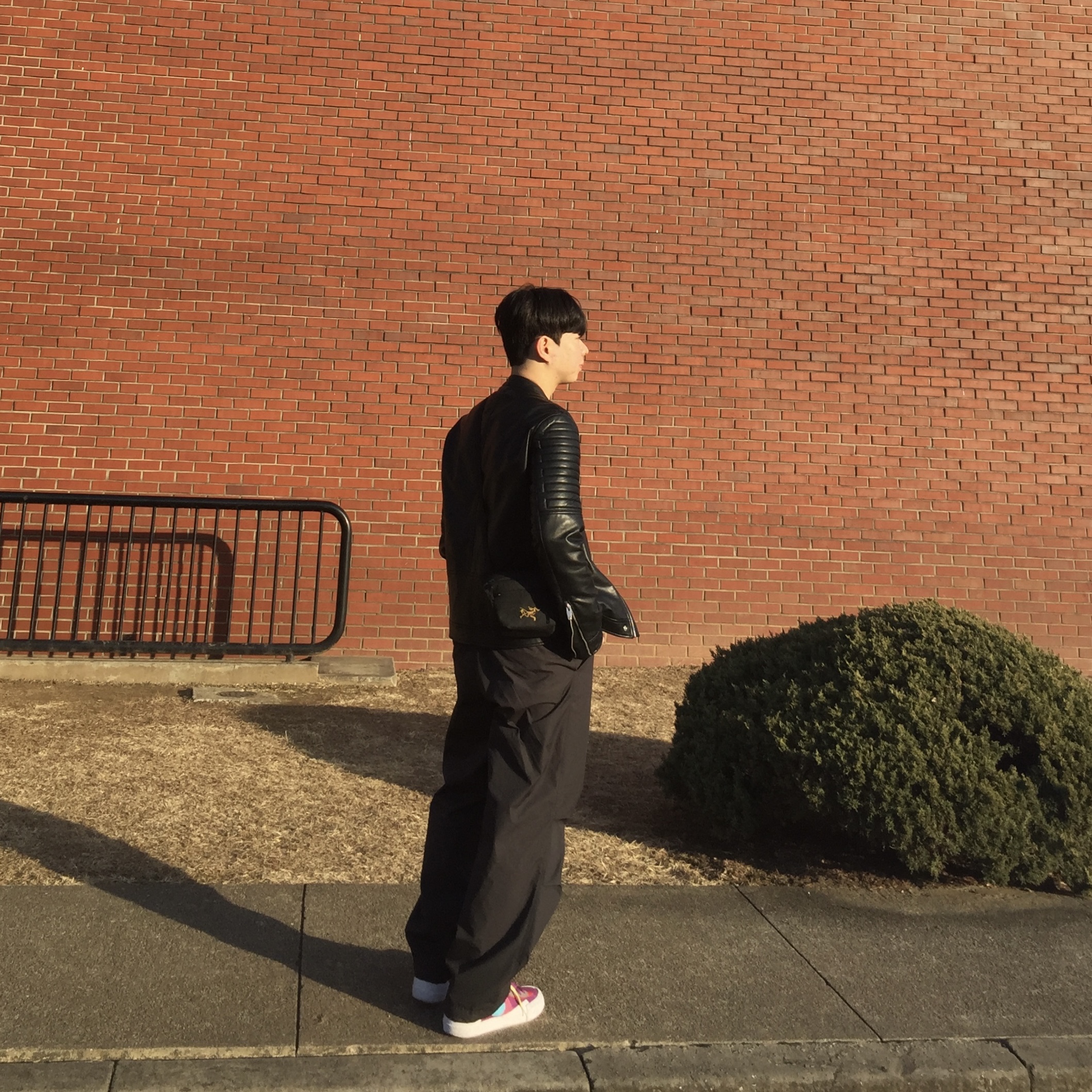 Arc'teryx Mantis 1 Waistpack Black, Nike x Sacai x Kaws Blazer Low Purple Dusk 착용 스타일