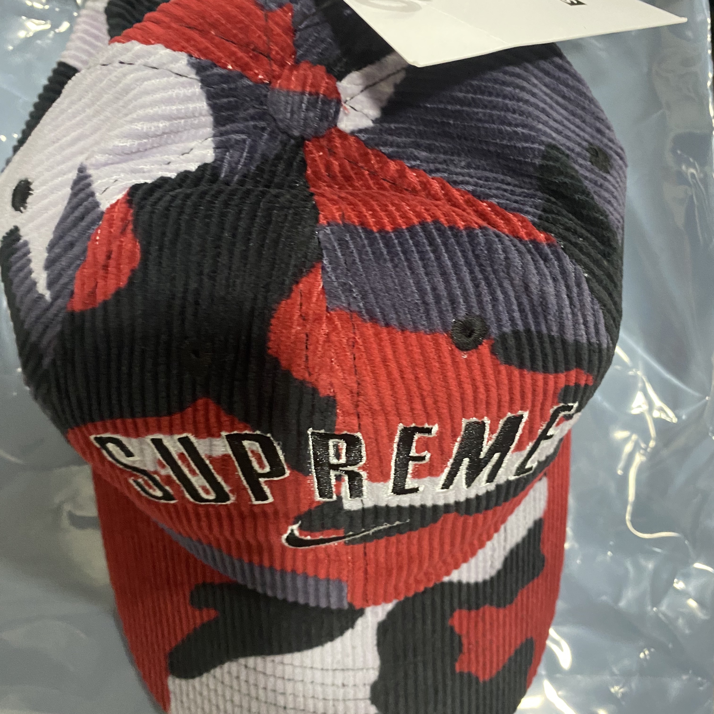 Supreme x Nike Arc Corduroy 6-Panel Red Camo - 22SS 착용 스타일 - 1