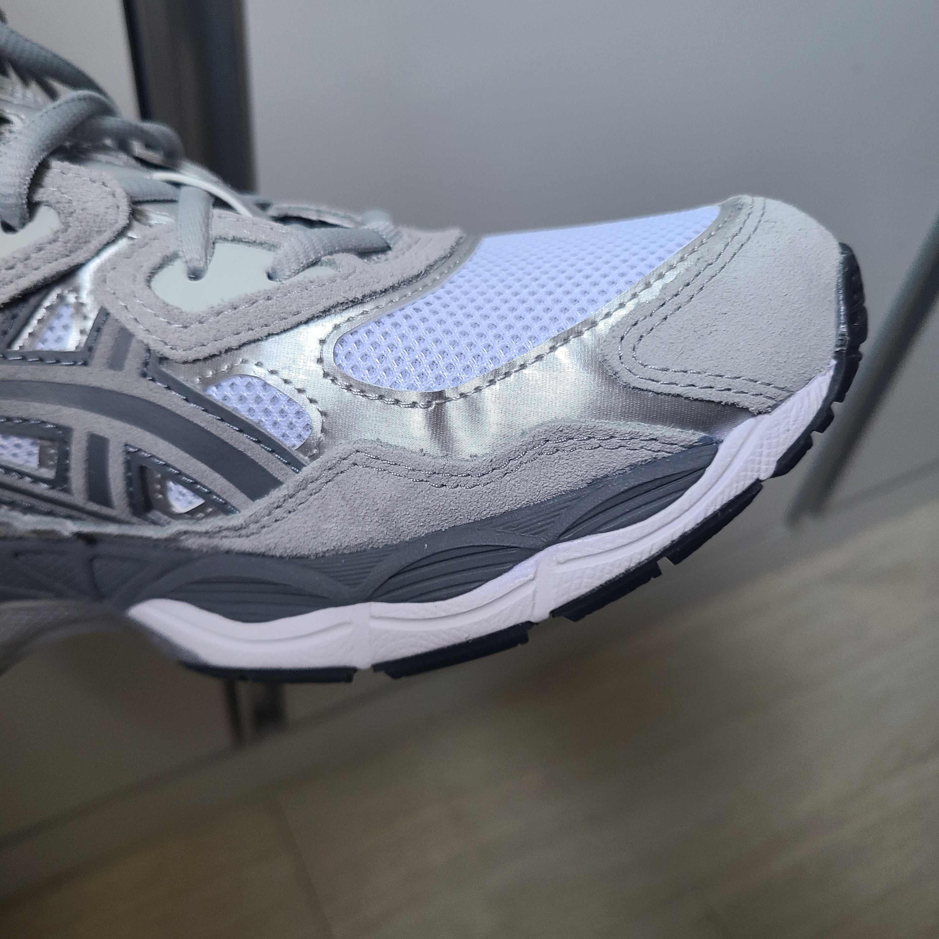 Asics Gel-NYC White Steel Grey 착용 스타일 - 2