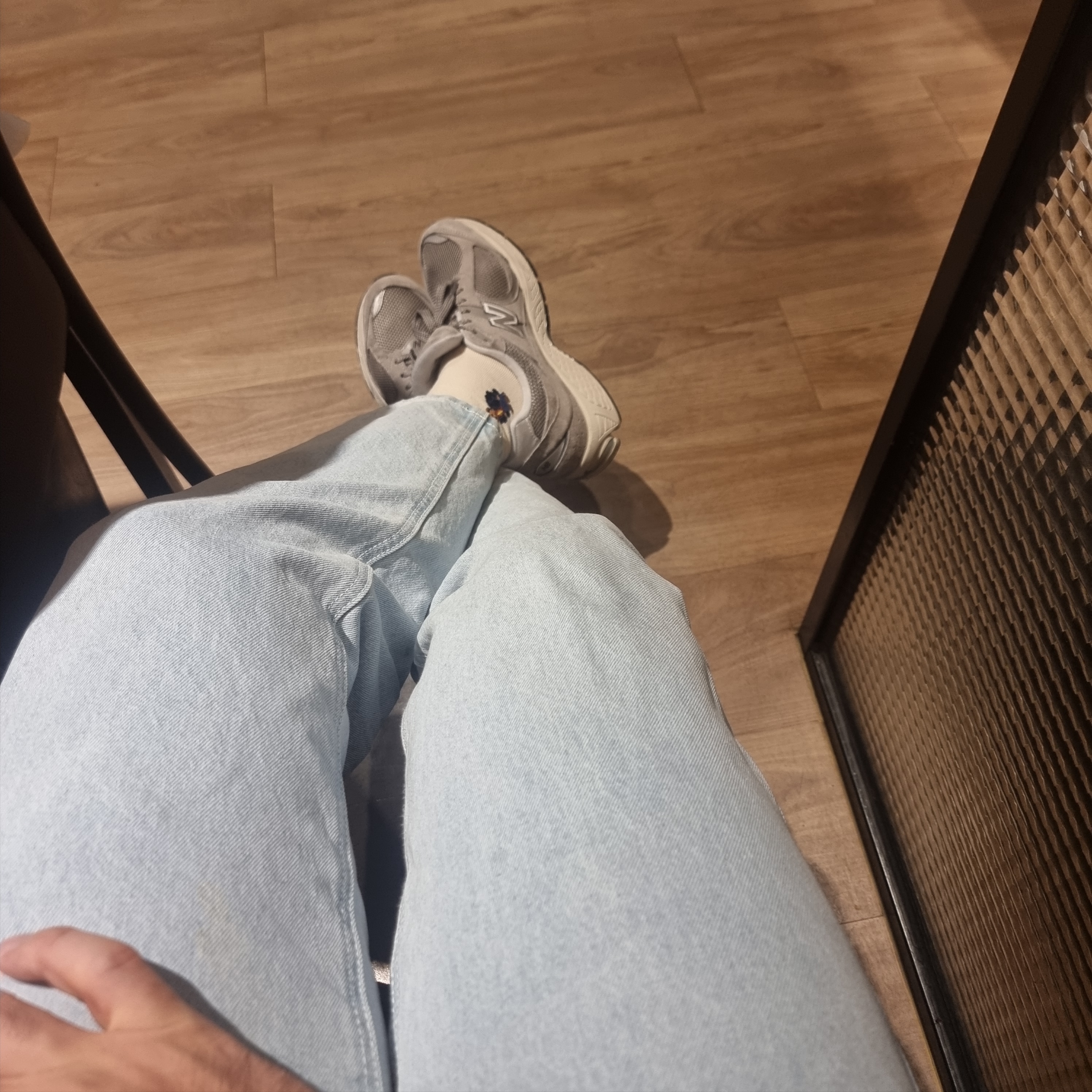 New Balance 2002R Grey 착용 스타일