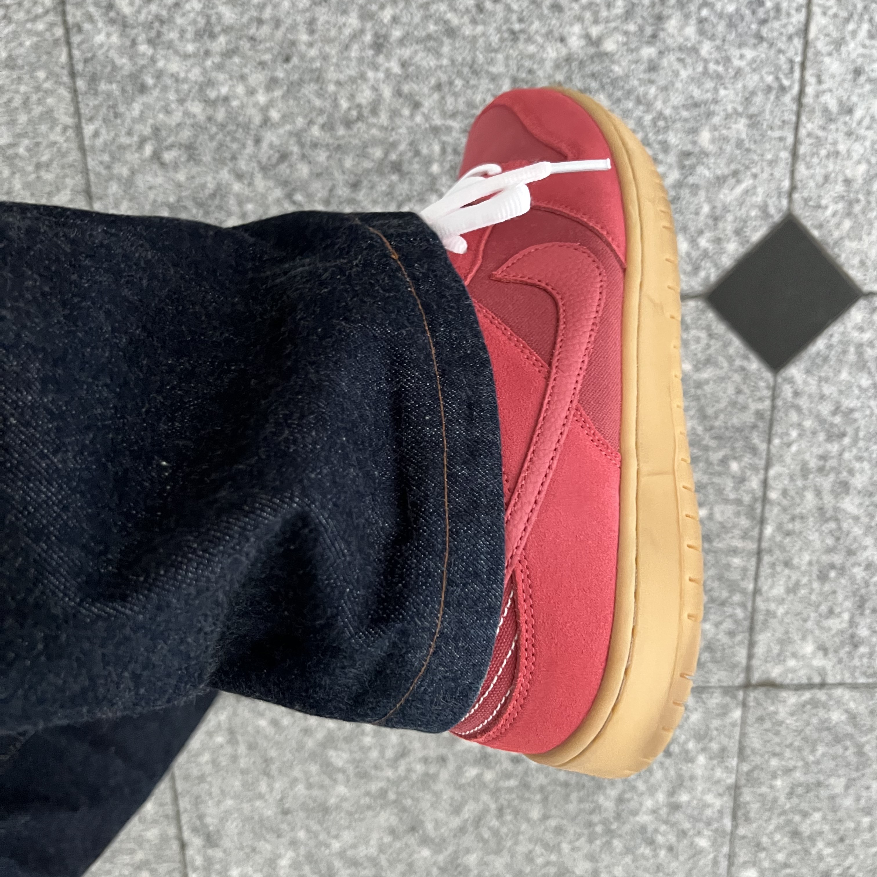 Nike SB Dunk Low Adobe 착용 스타일 - 2